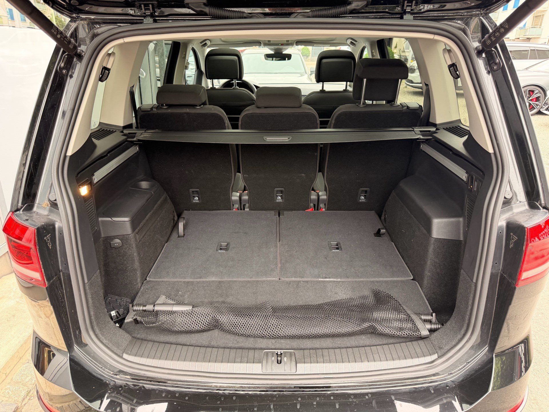 VW Touran 1.5 TSI Highline R-LINE *** TOP AUSSTATTUNG ***-image-28