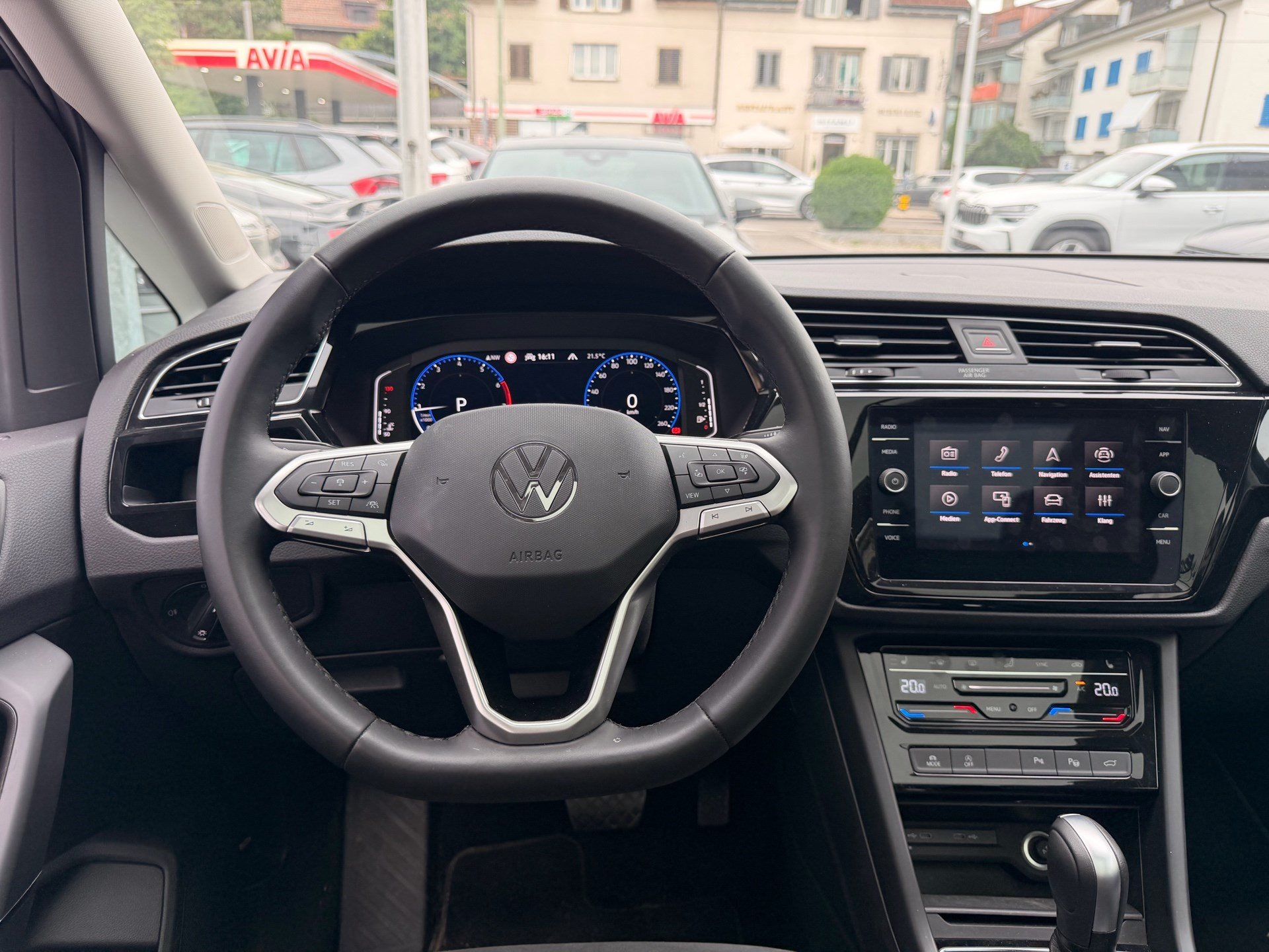 VW Touran 1.5 TSI Highline R-LINE *** TOP AUSSTATTUNG ***-image-8