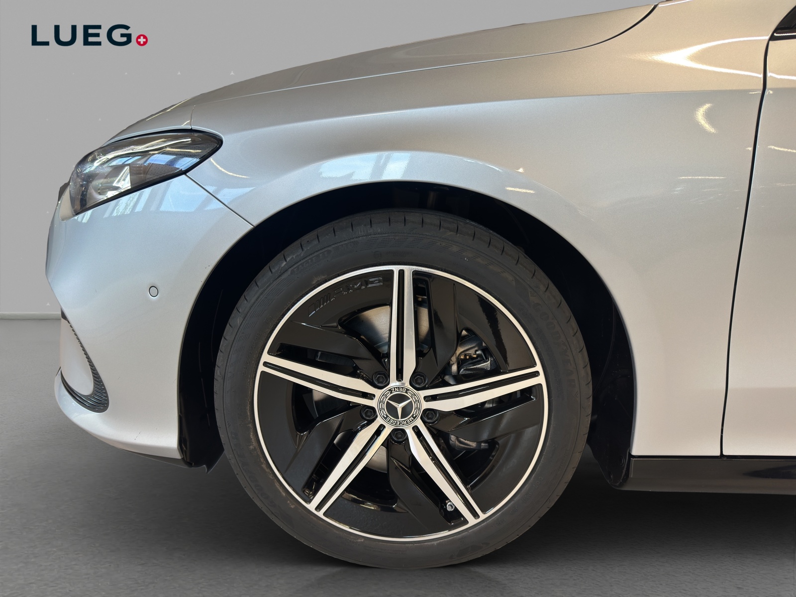 MERCEDES-BENZ CLA Shooting Brake 350 4Matic 85 kWh EQ-image-6