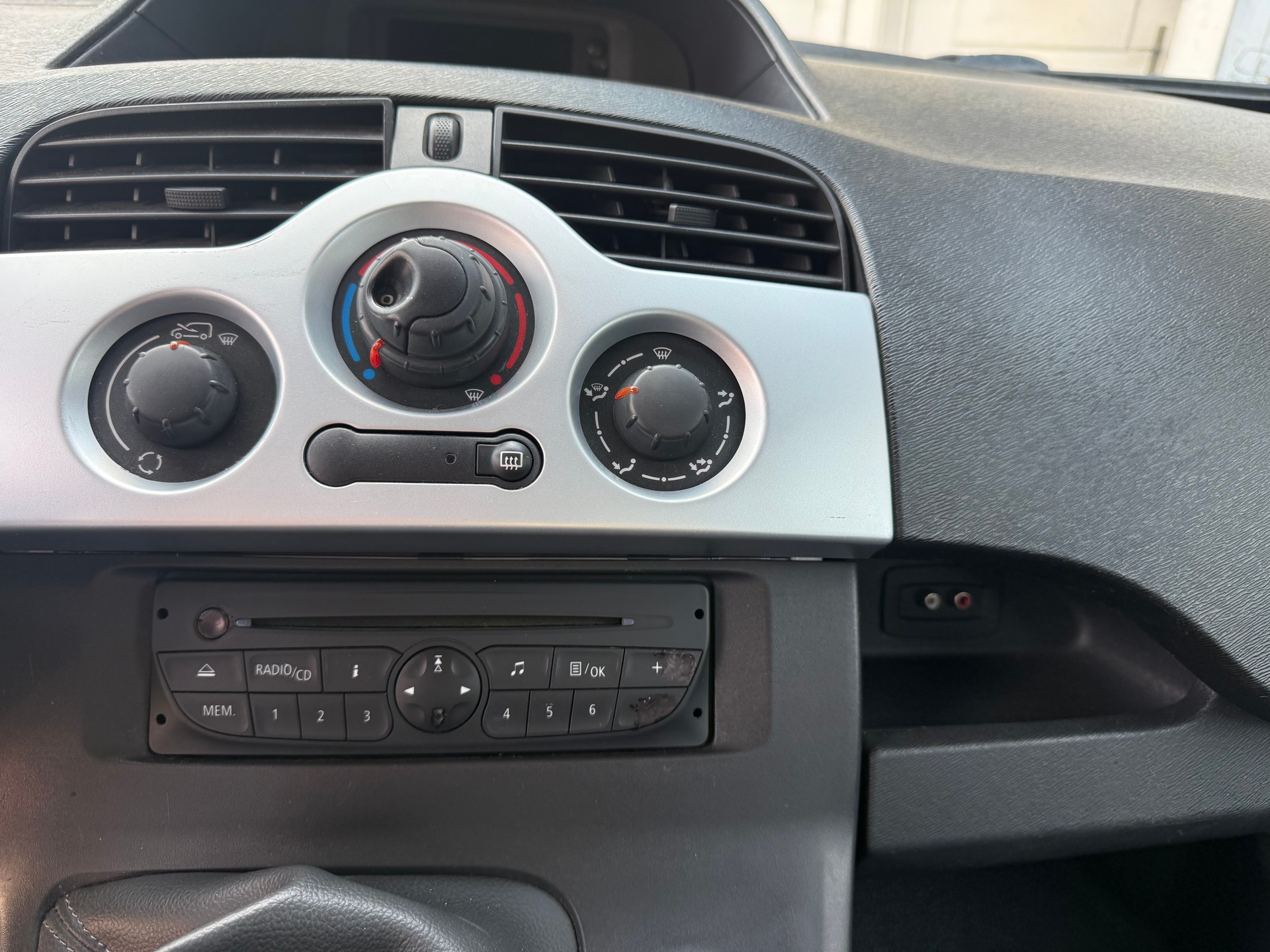 RENAULT Kangoo 1.6 105 Business-image-19