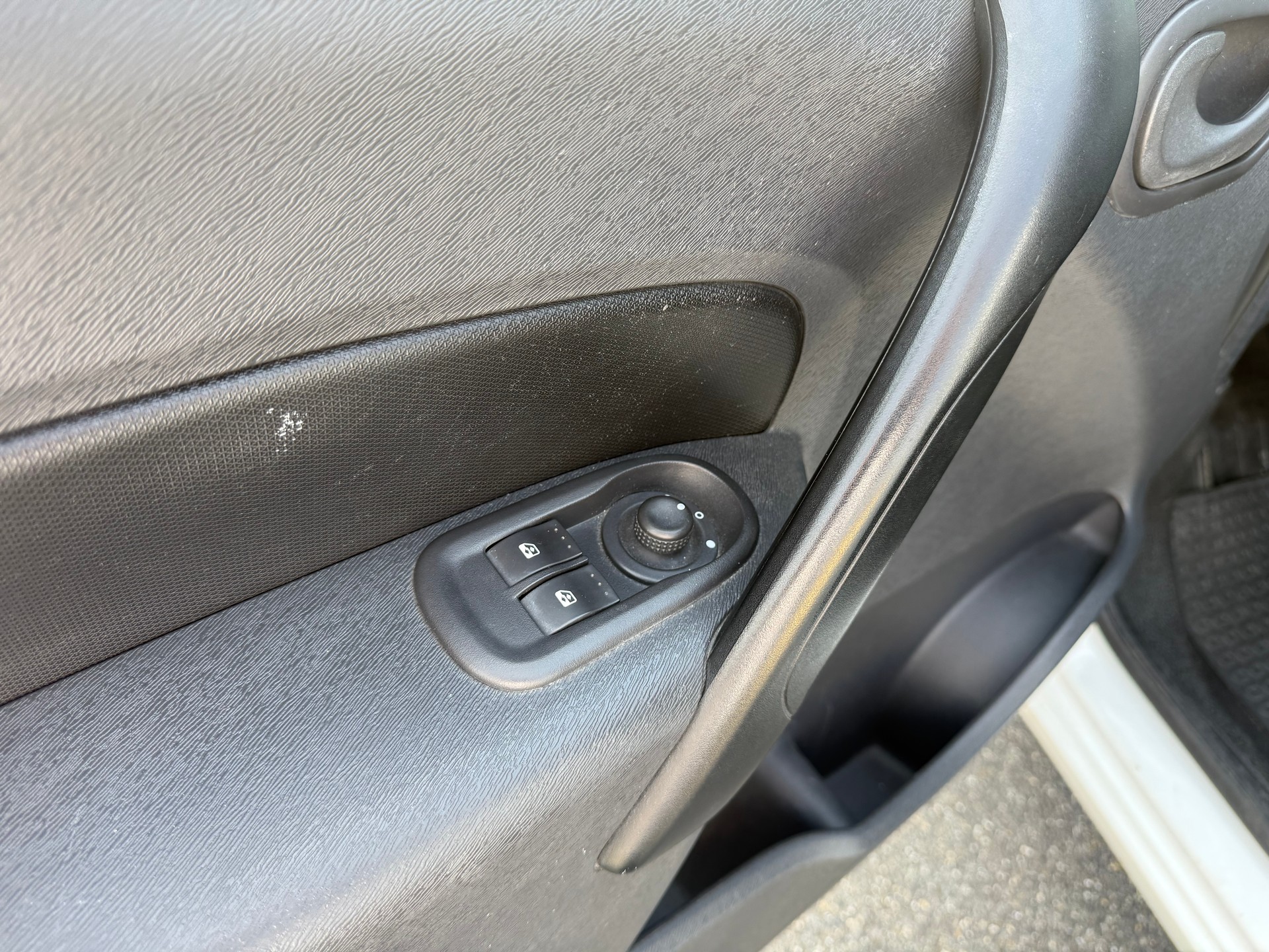 RENAULT Kangoo 1.6 105 Business-image-16