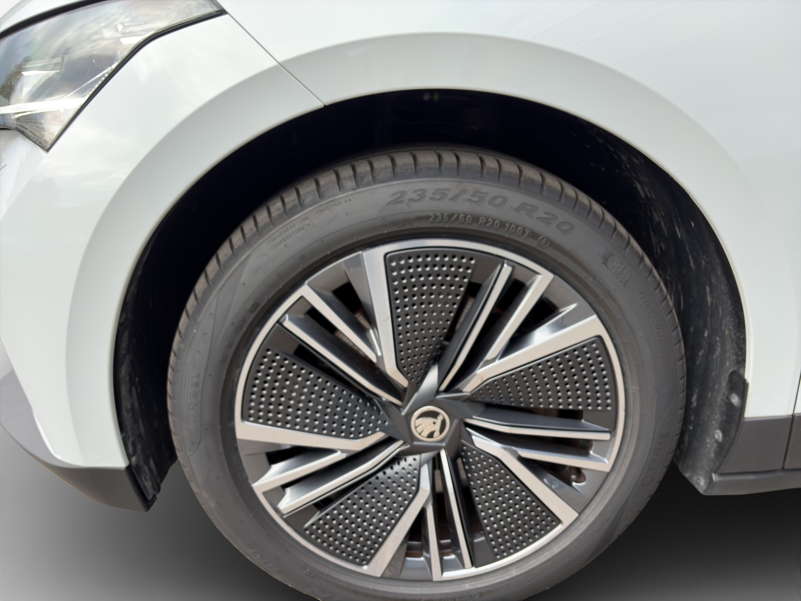SKODA Enyaq iV 80-image-14