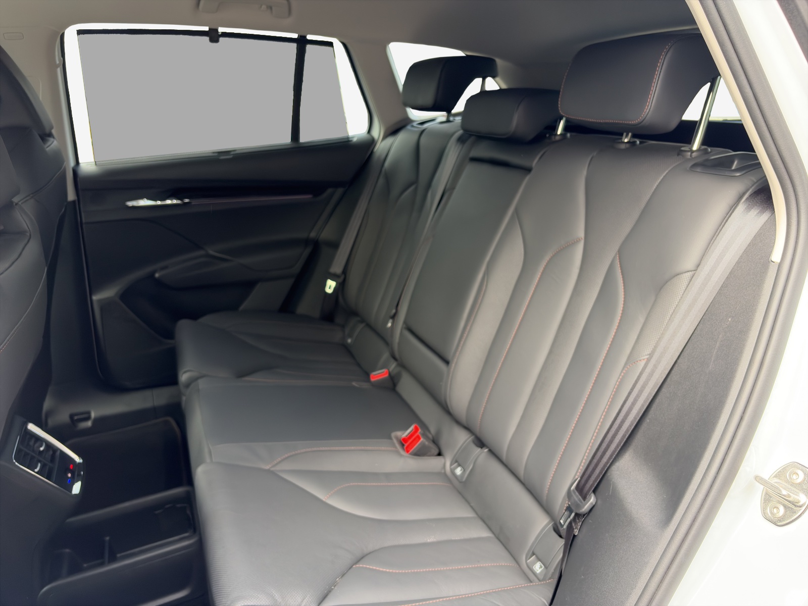 SKODA Enyaq iV 80-image-12