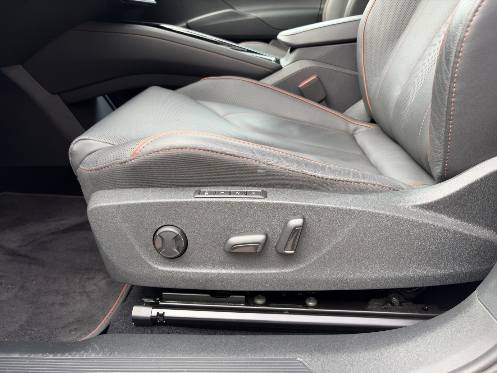 SKODA Enyaq iV 80-image-16