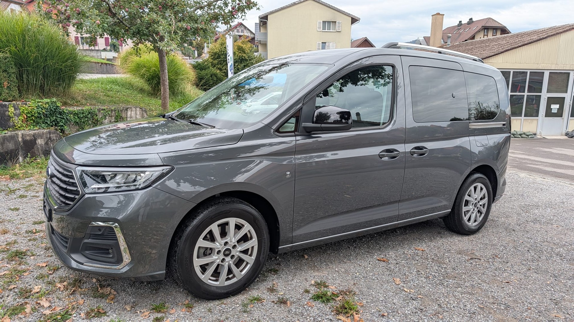 FORD Tourneo Connect 1.5 EcoBoost Titanium Automat-image-2