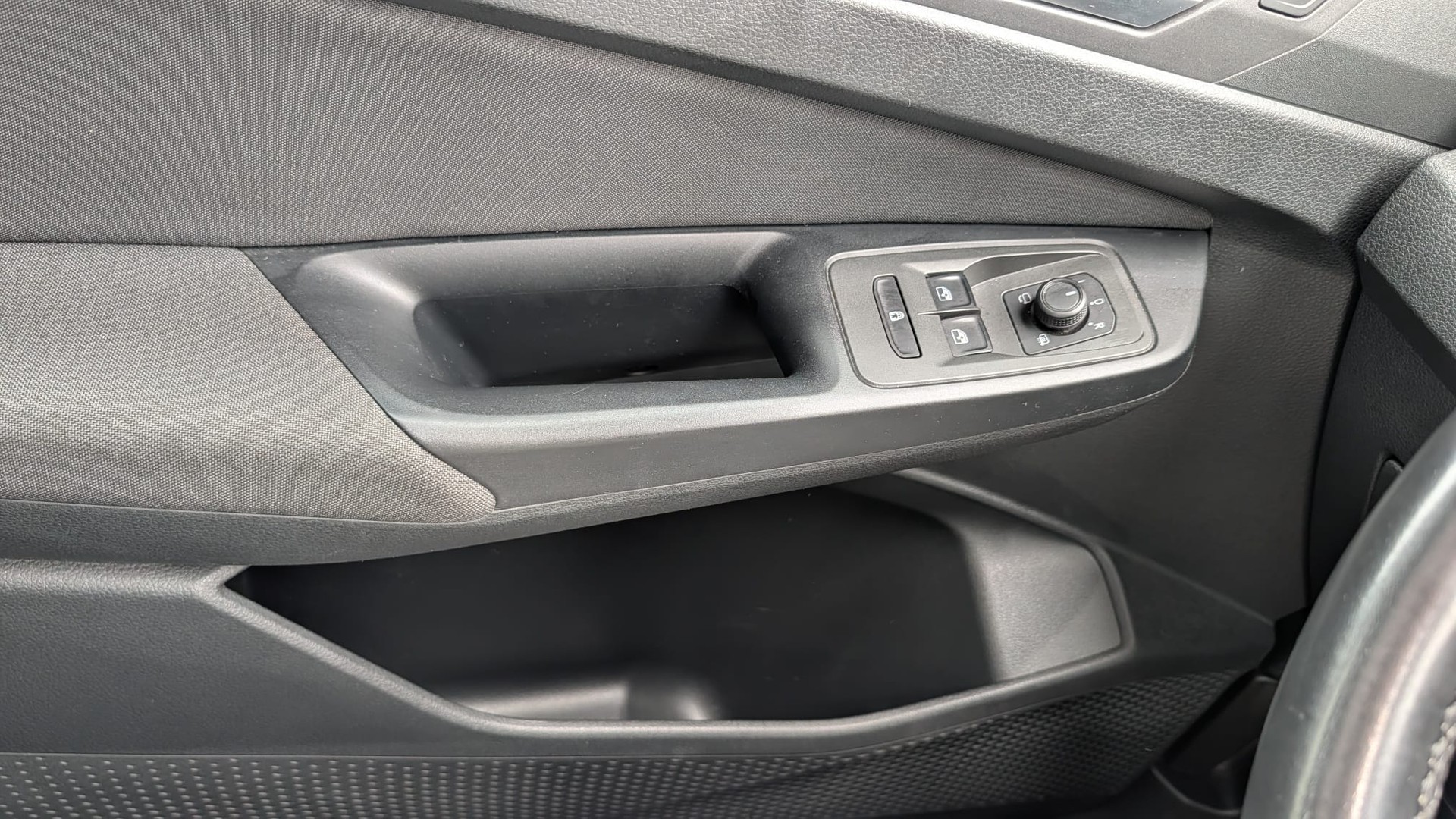 FORD Tourneo Connect 1.5 EcoBoost Titanium Automat-image-8