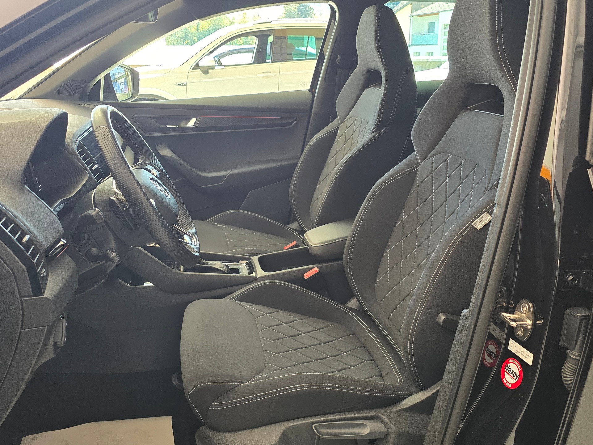 SKODA Karoq 2.0 TSI SportLine 4x4 DSG-image-8