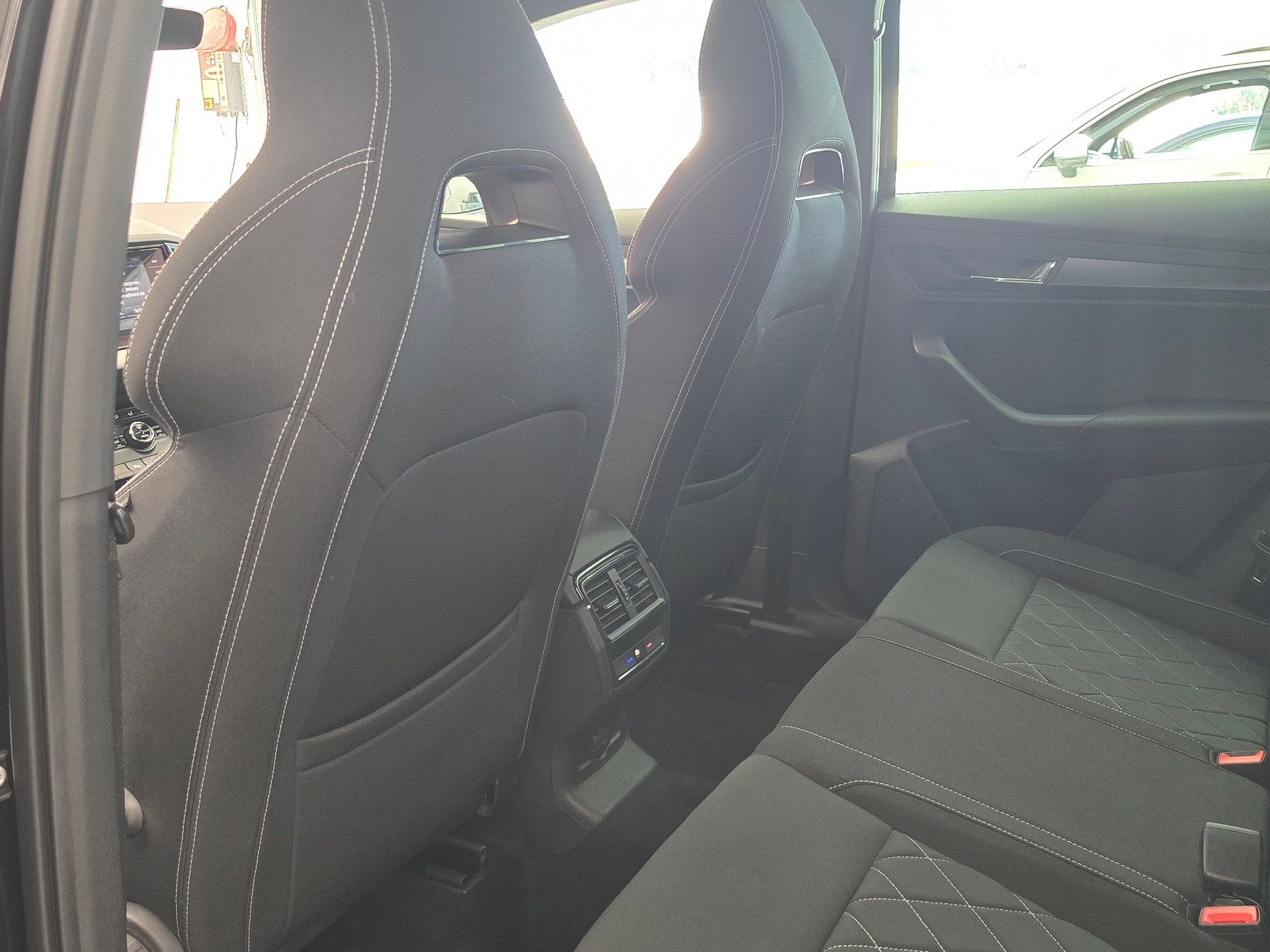 SKODA Karoq 2.0 TSI SportLine 4x4 DSG-image-10