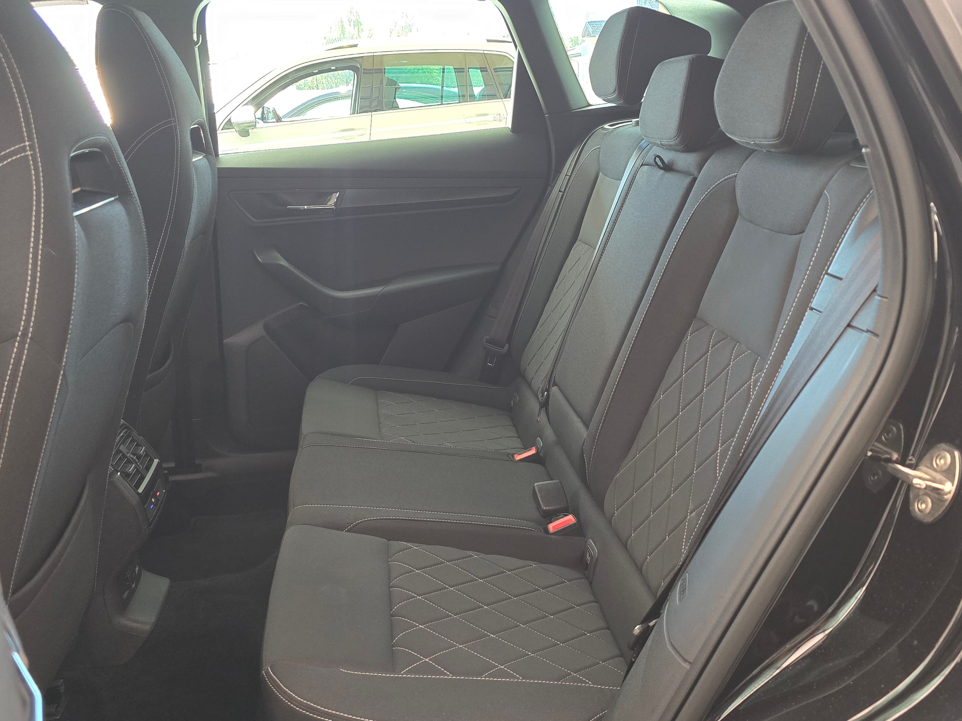 SKODA Karoq 2.0 TSI SportLine 4x4 DSG-image-9