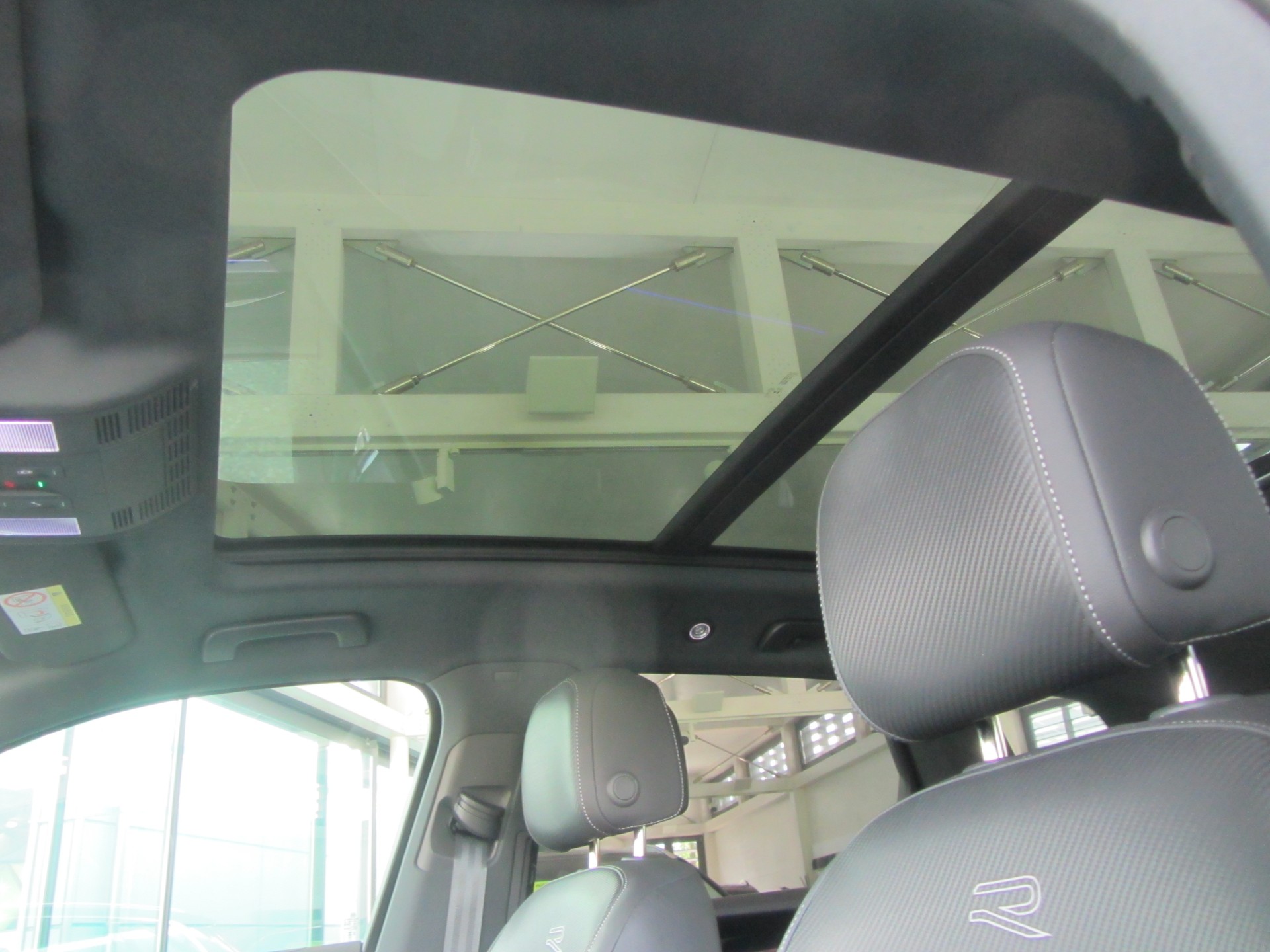 VW Touareg 3.0 TDI R-Line Tiptronic-image-10
