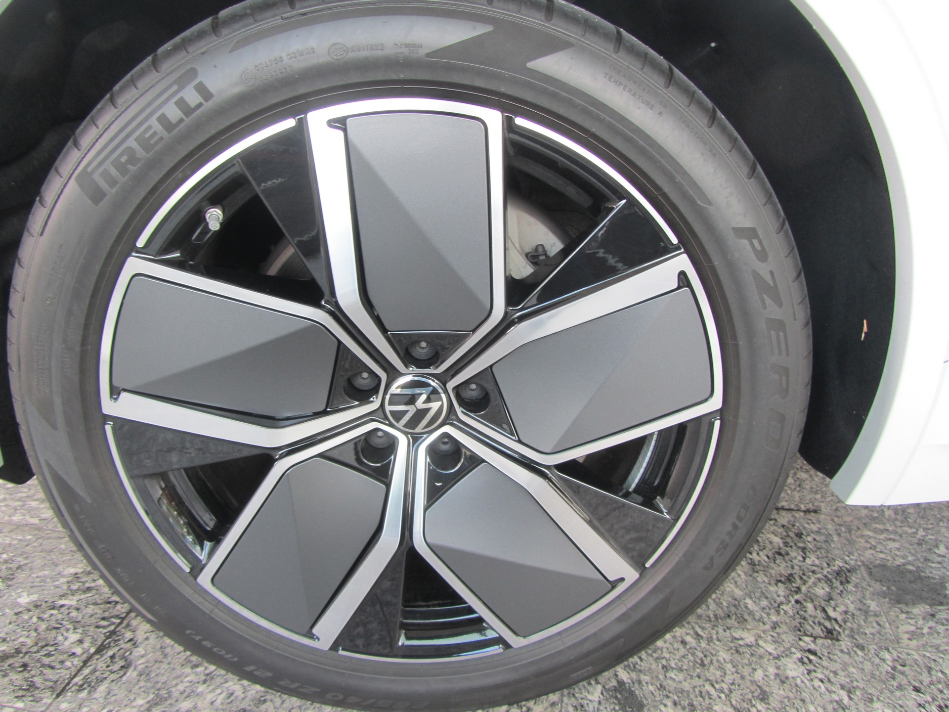 VW Touareg 3.0 TDI R-Line Tiptronic-image-15