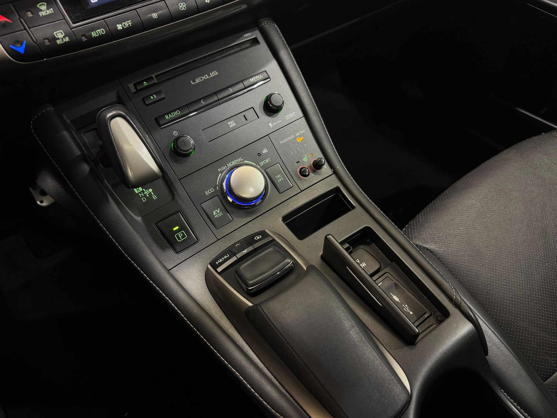 LEXUS CT 200h 1.8 excellence CVT-image-11