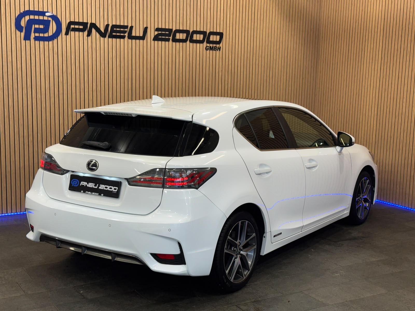 LEXUS CT 200h 1.8 excellence CVT-image-4