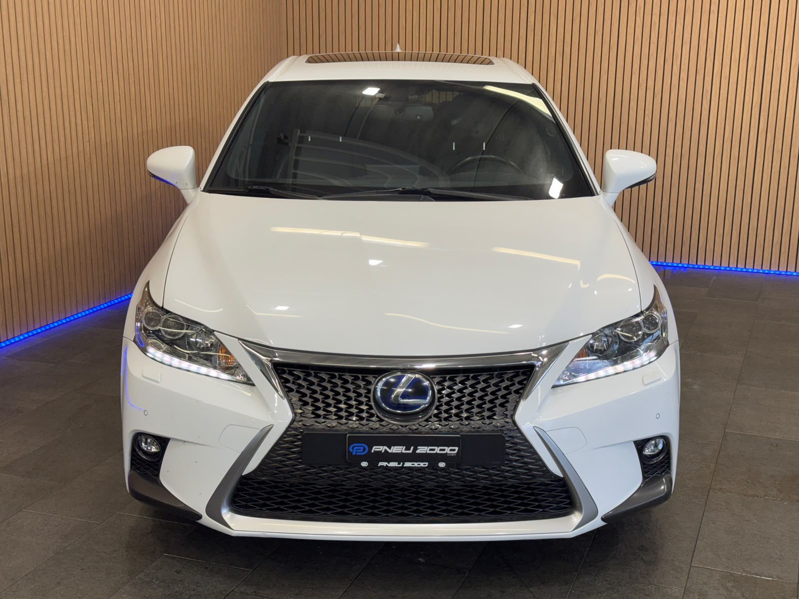 LEXUS CT 200h 1.8 excellence CVT-showroom-element-1