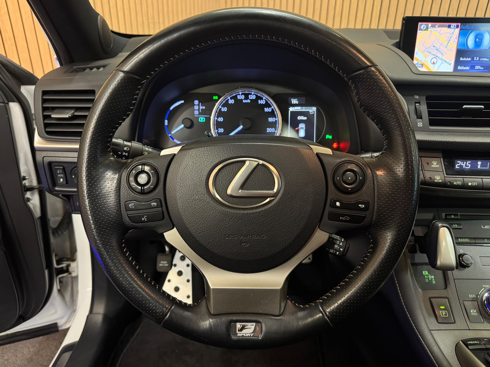 LEXUS CT 200h 1.8 excellence CVT-image-9