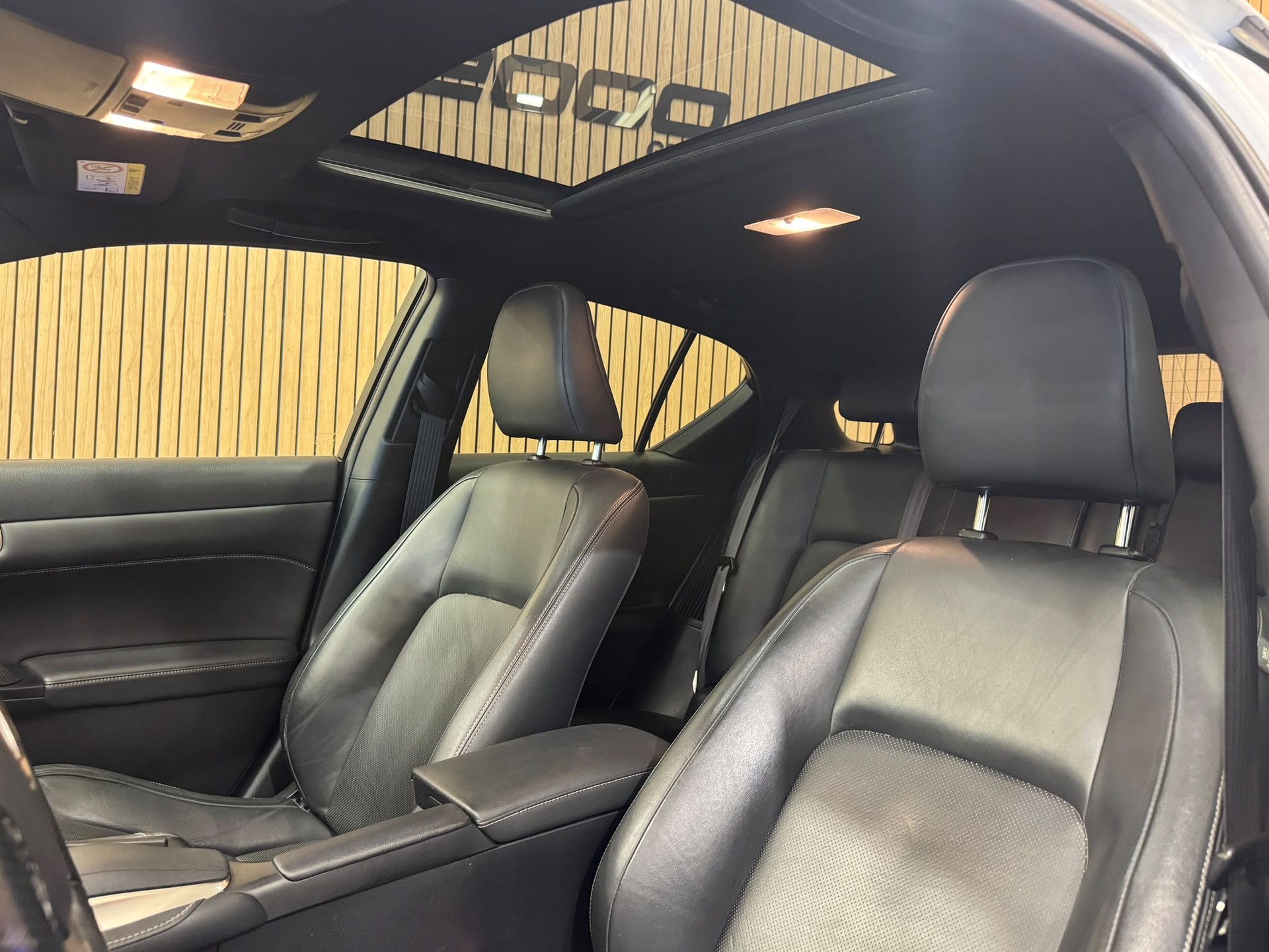 LEXUS CT 200h 1.8 excellence CVT-image-17