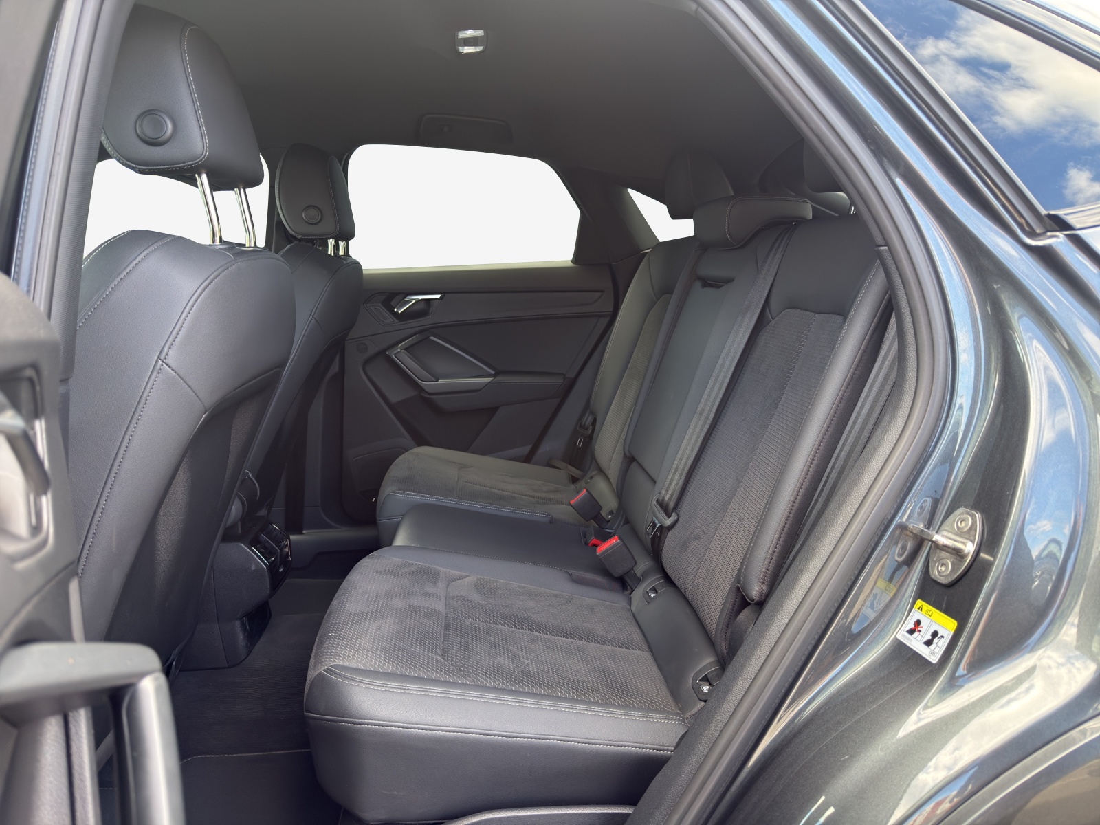 AUDI Q3 Sportback 35 TFSI S line Attraction S-tronic-image-11
