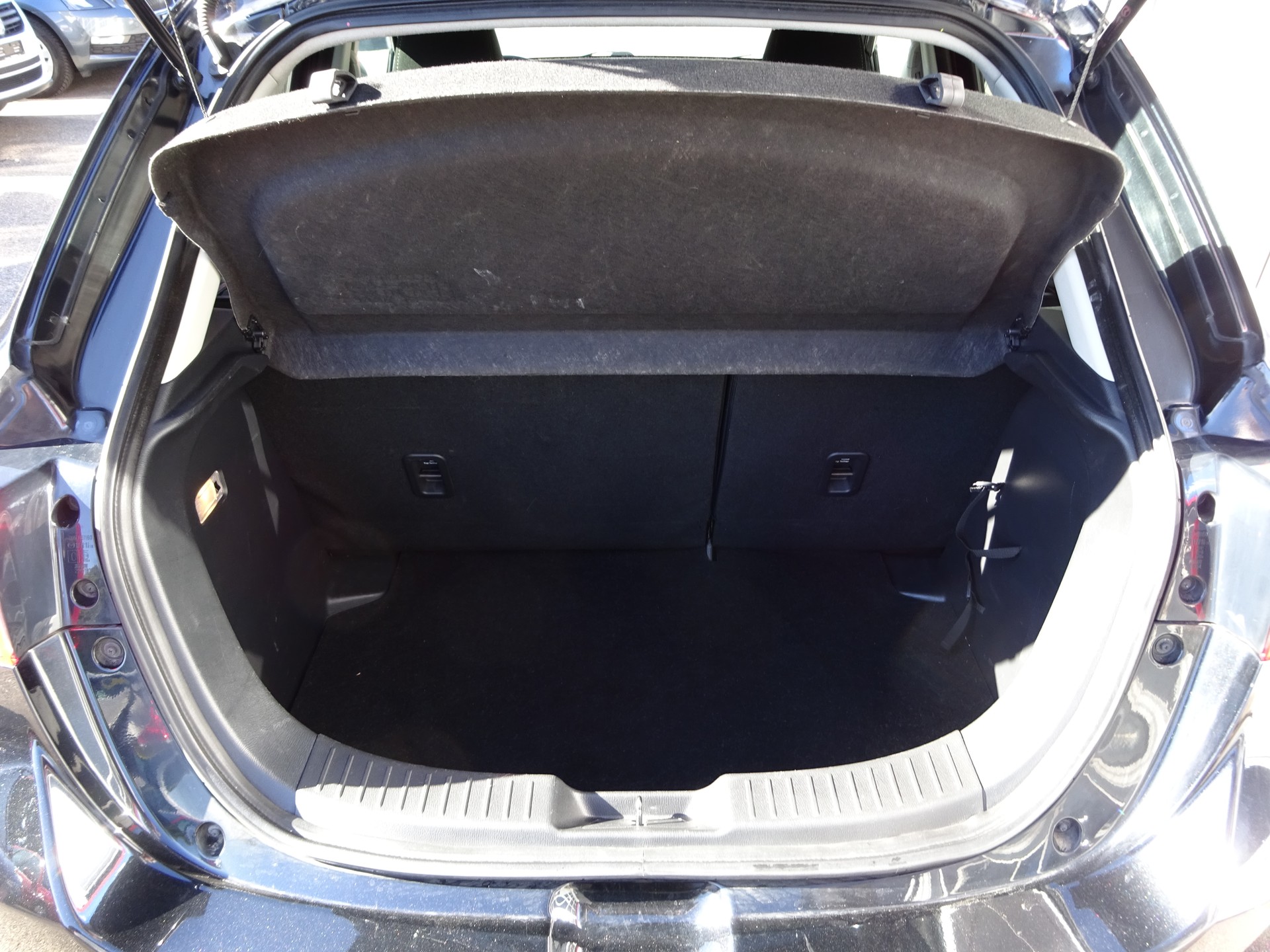 MAZDA 2 1.5i 16V Skyactiv-G Ambition-image-12