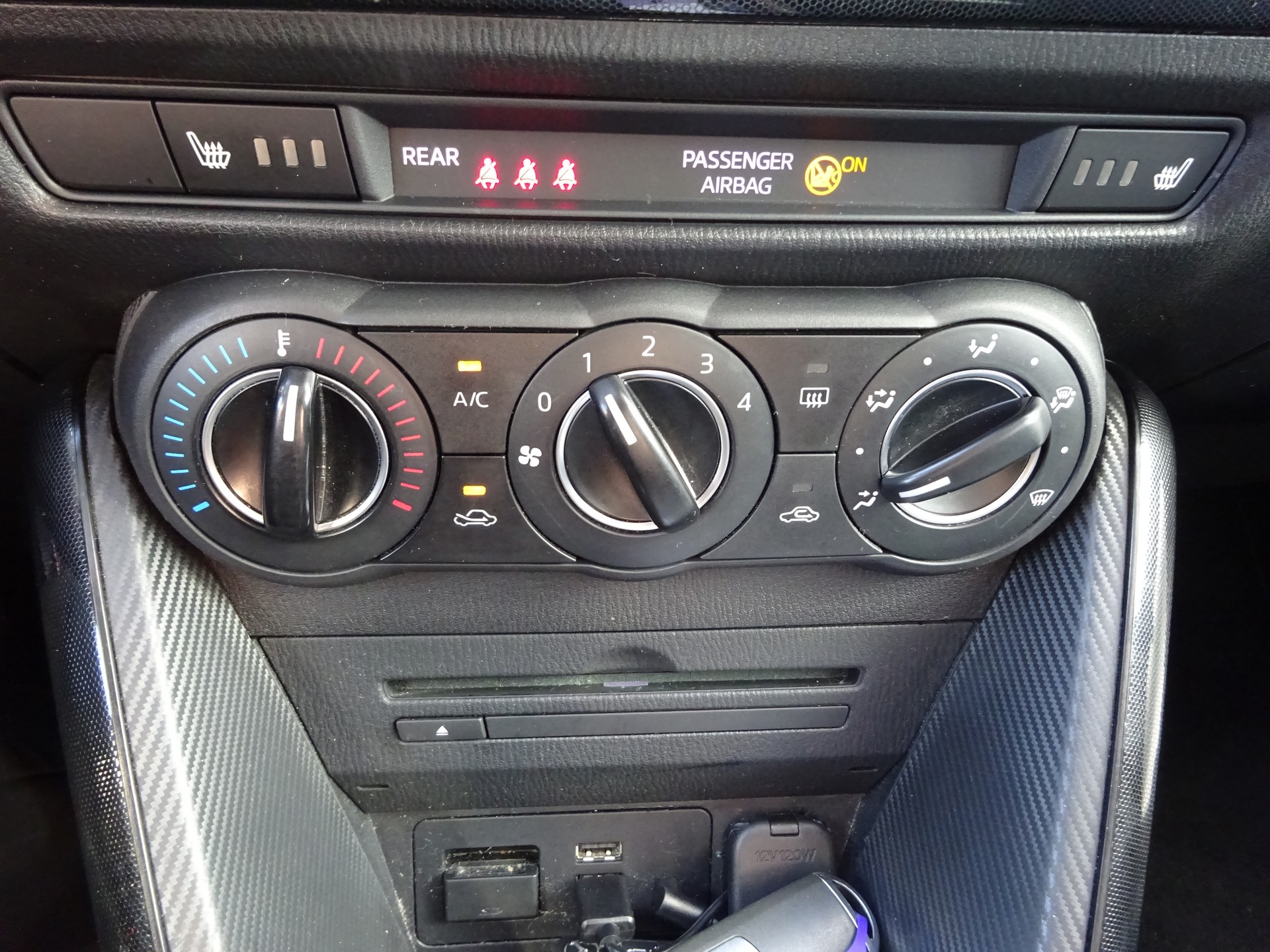 MAZDA 2 1.5i 16V Skyactiv-G Ambition-image-9