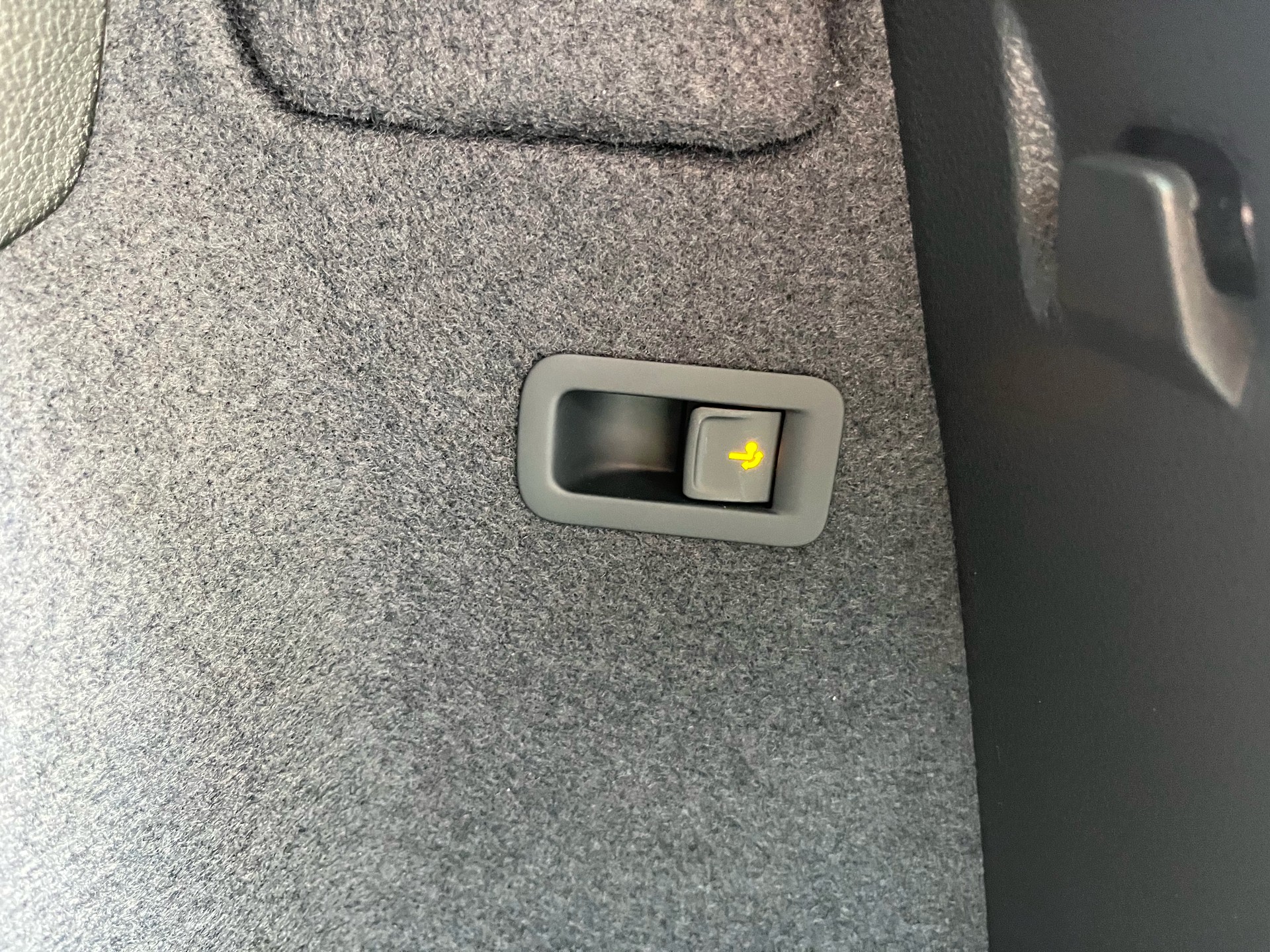 SKODA Karoq 2.0 TSI SportLine 4x4 DSG-image-8