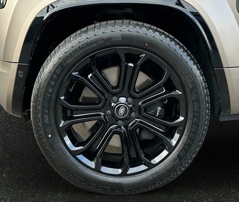 LAND ROVER Defender 110 4.4 V8 Octa / CH Auslieferung mit Gratis Service-image-3
