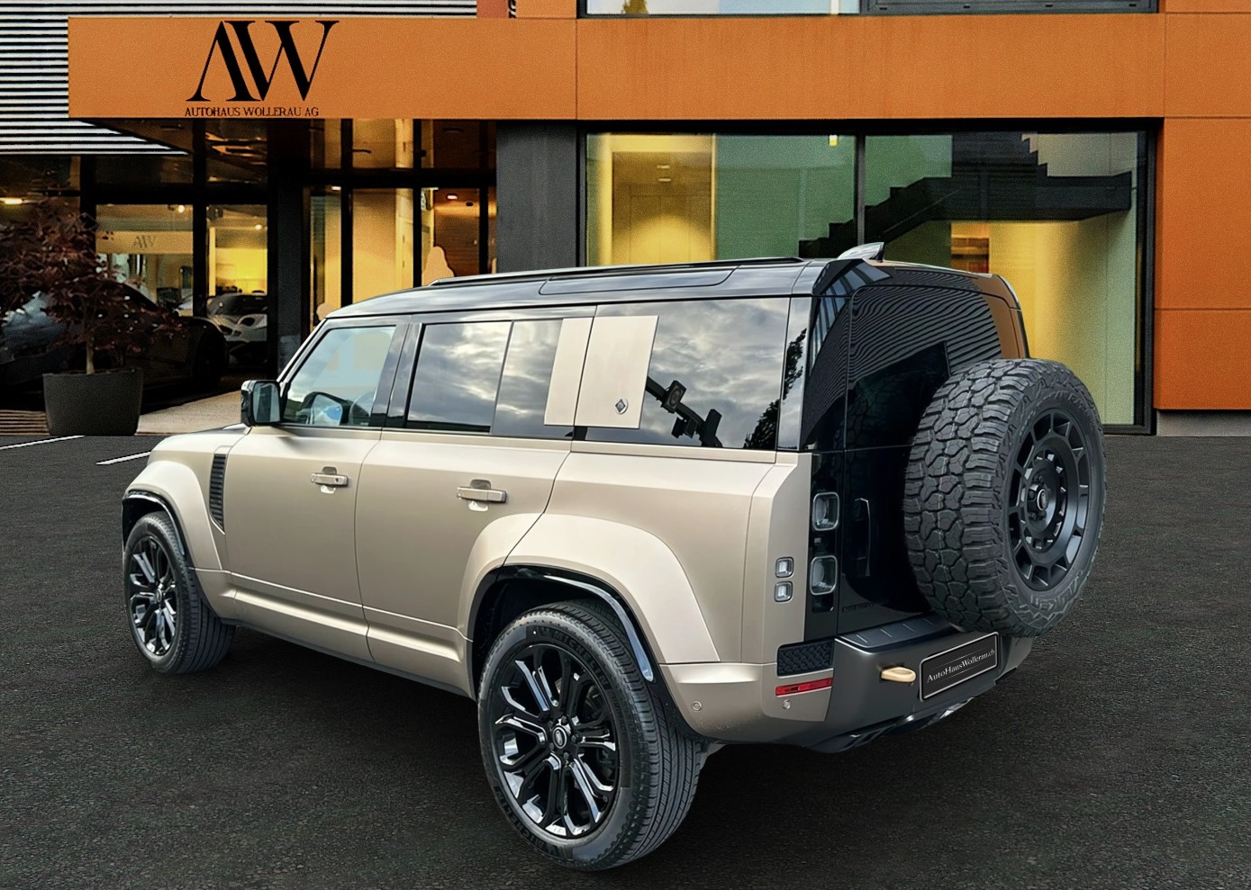 LAND ROVER Defender 110 4.4 V8 Octa / CH Auslieferung mit Gratis Service-image-1
