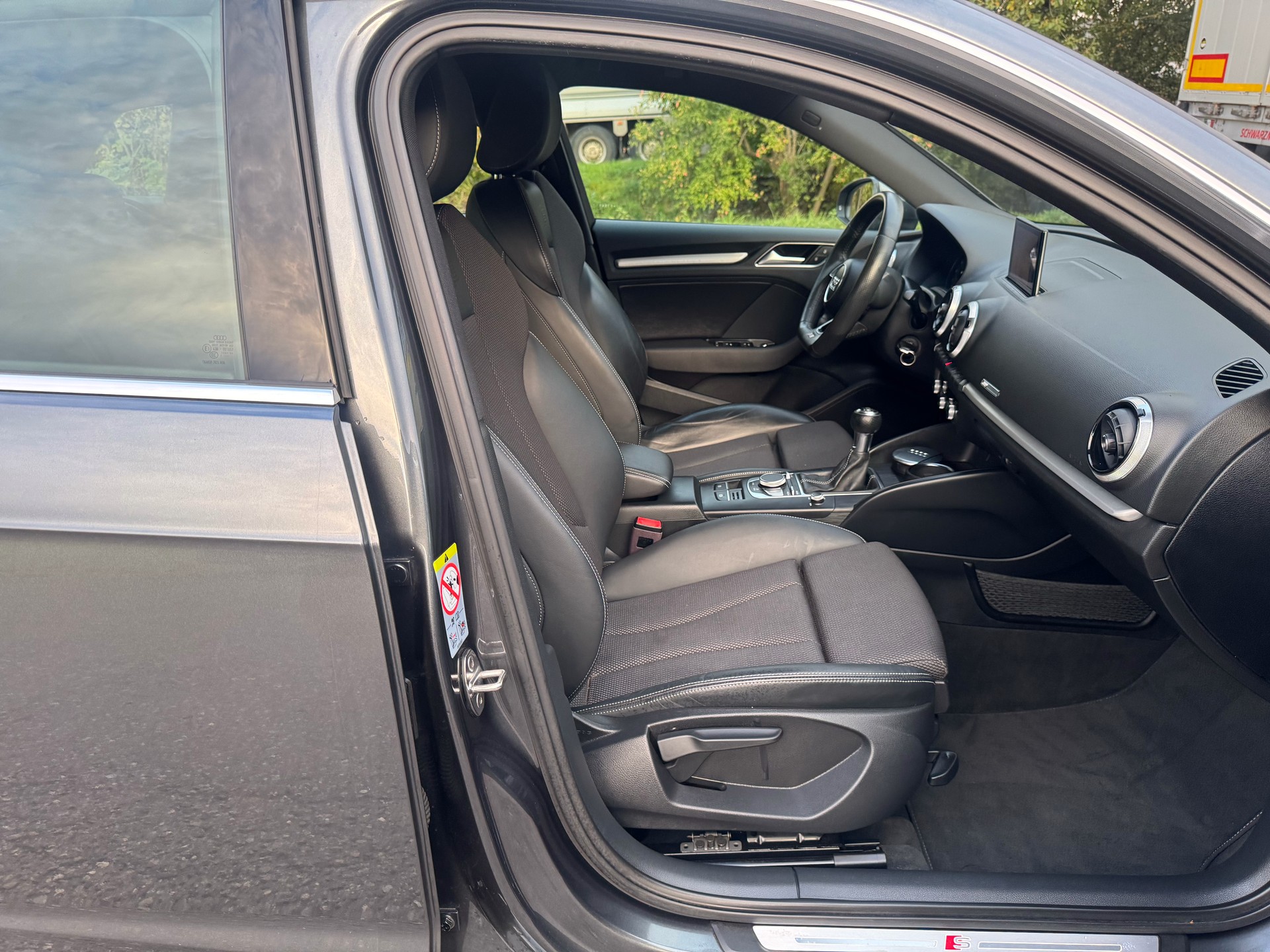AUDI A3 Sportback S-LINE 35 TFSI Sport-image-10