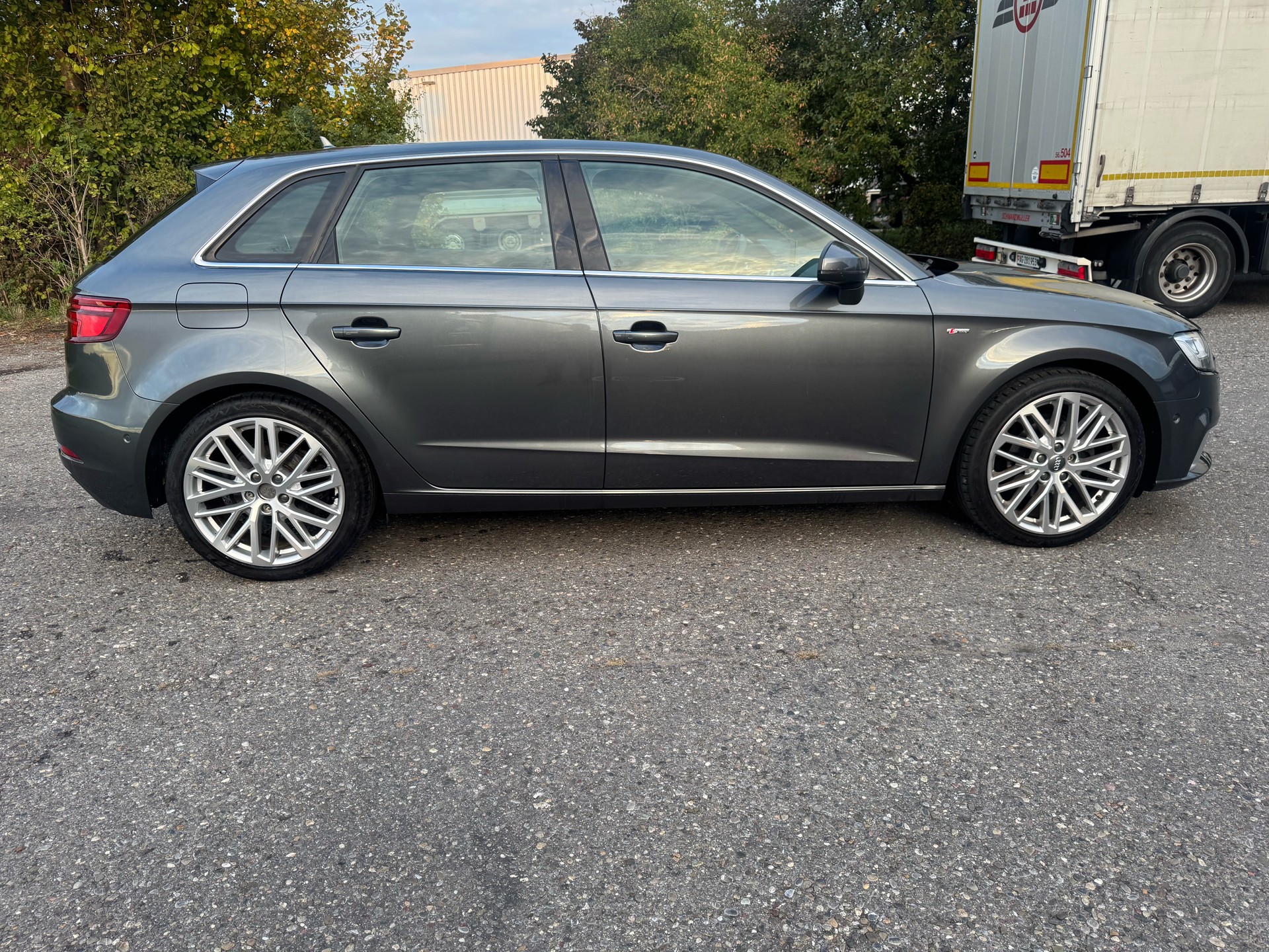 AUDI A3 Sportback S-LINE 35 TFSI Sport-image-9