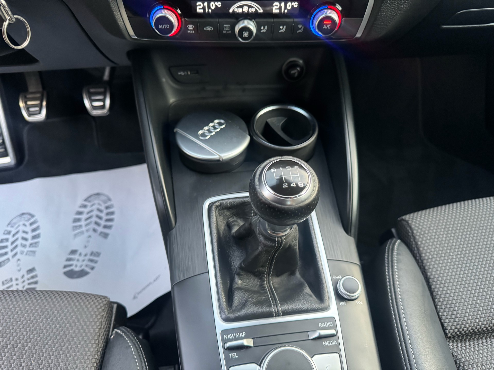 AUDI A3 Sportback S-LINE 35 TFSI Sport-image-22