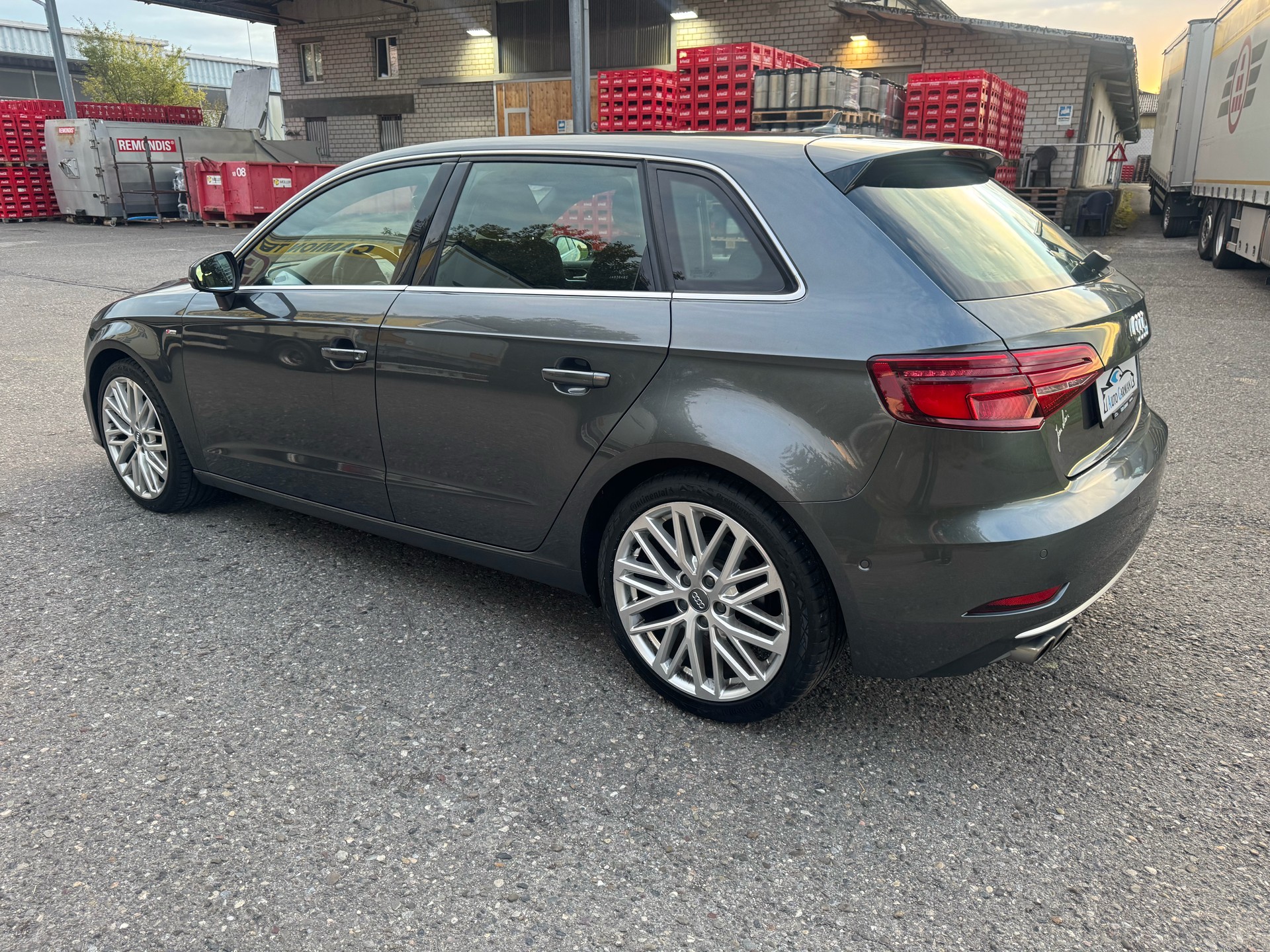 AUDI A3 Sportback S-LINE 35 TFSI Sport-image-4