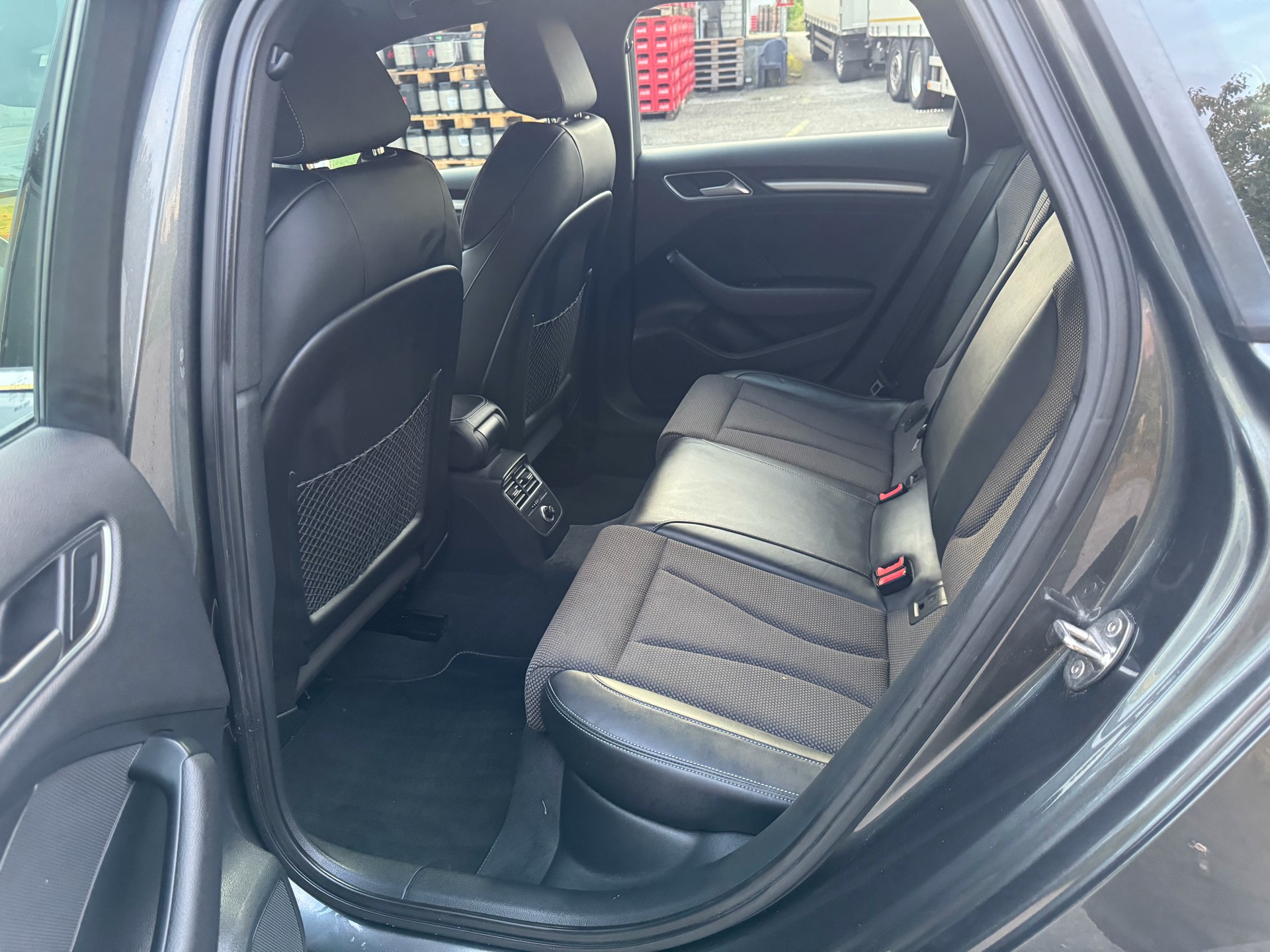 AUDI A3 Sportback S-LINE 35 TFSI Sport-image-15