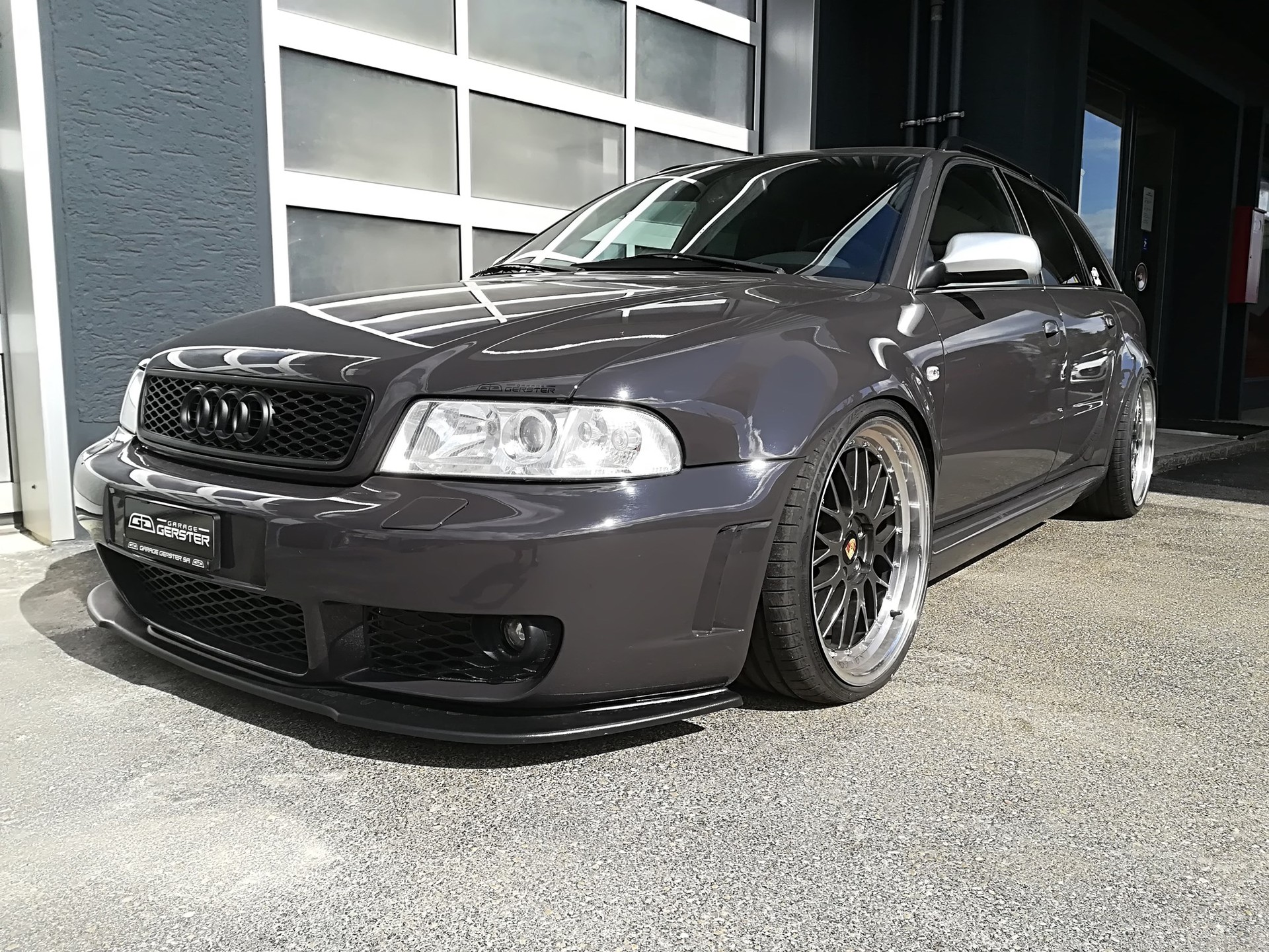 AUDI RS4 Avant quattro-image-3