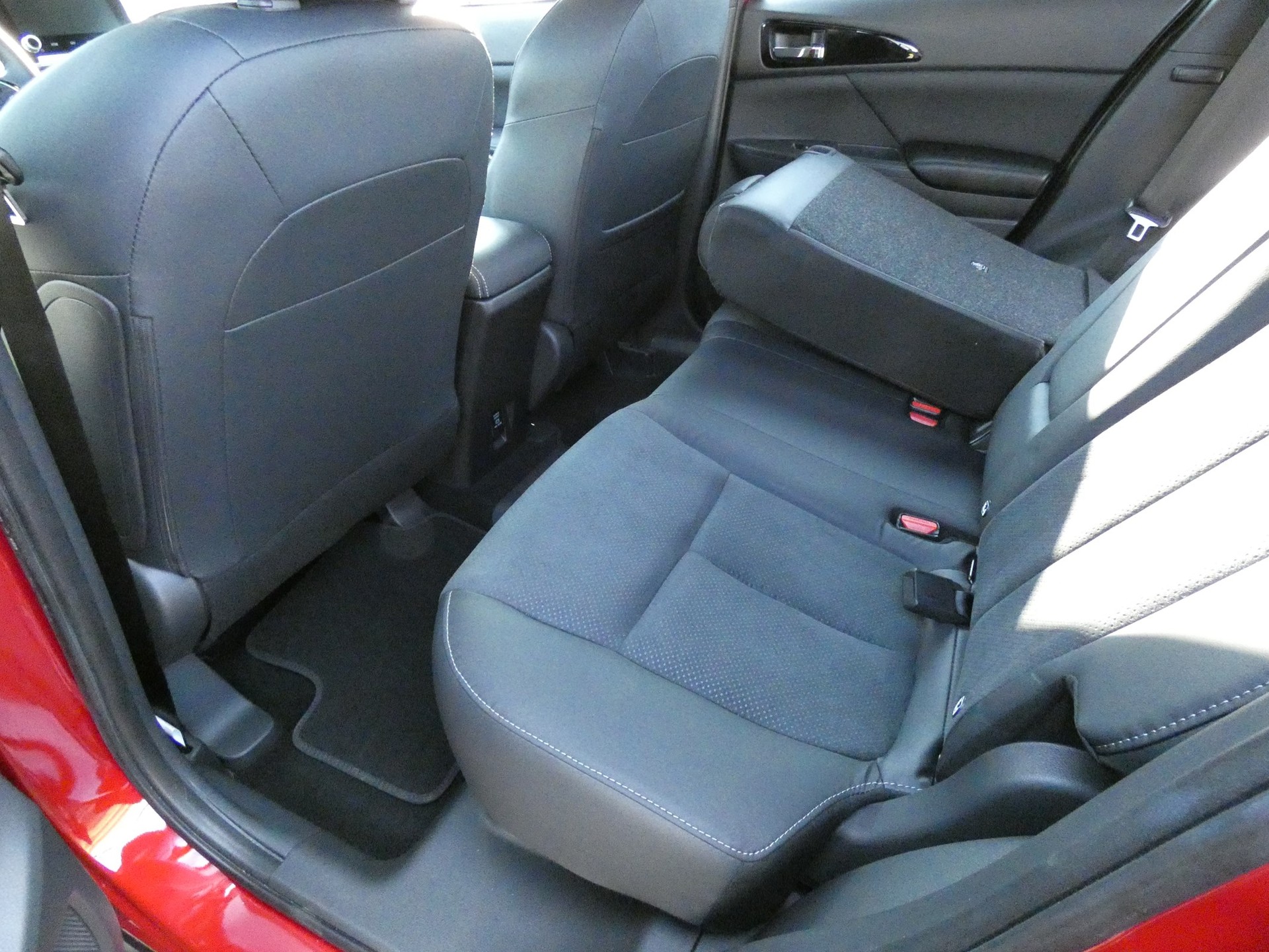 MITSUBISHI Eclipse Cross 2.4 PHEV Style Business 4WD-image-4