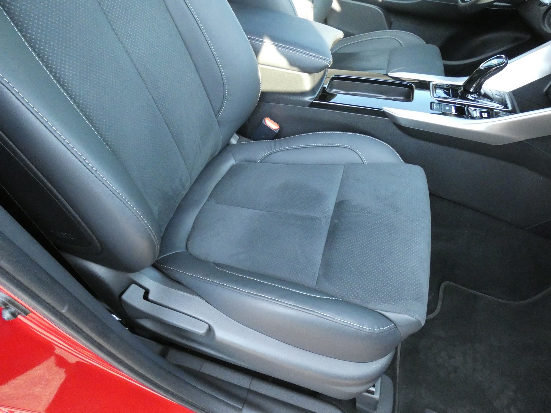 MITSUBISHI Eclipse Cross 2.4 PHEV Style Business 4WD-image-6