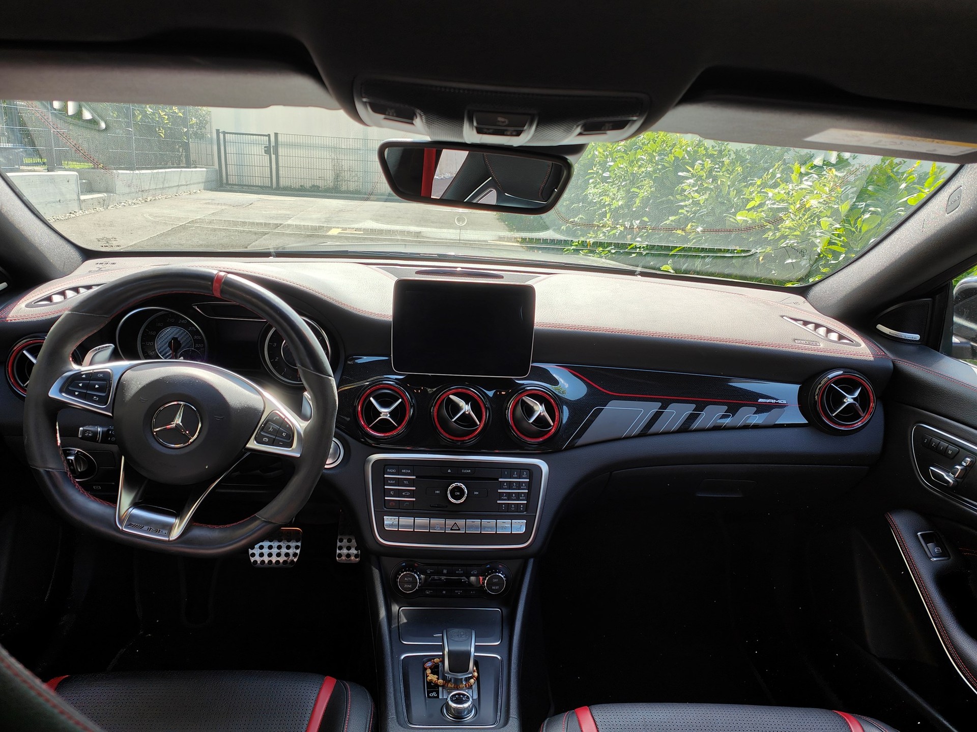 MERCEDES-BENZ CLA Shooting Brake 45 AMG 4Matic Speedshift-image-3