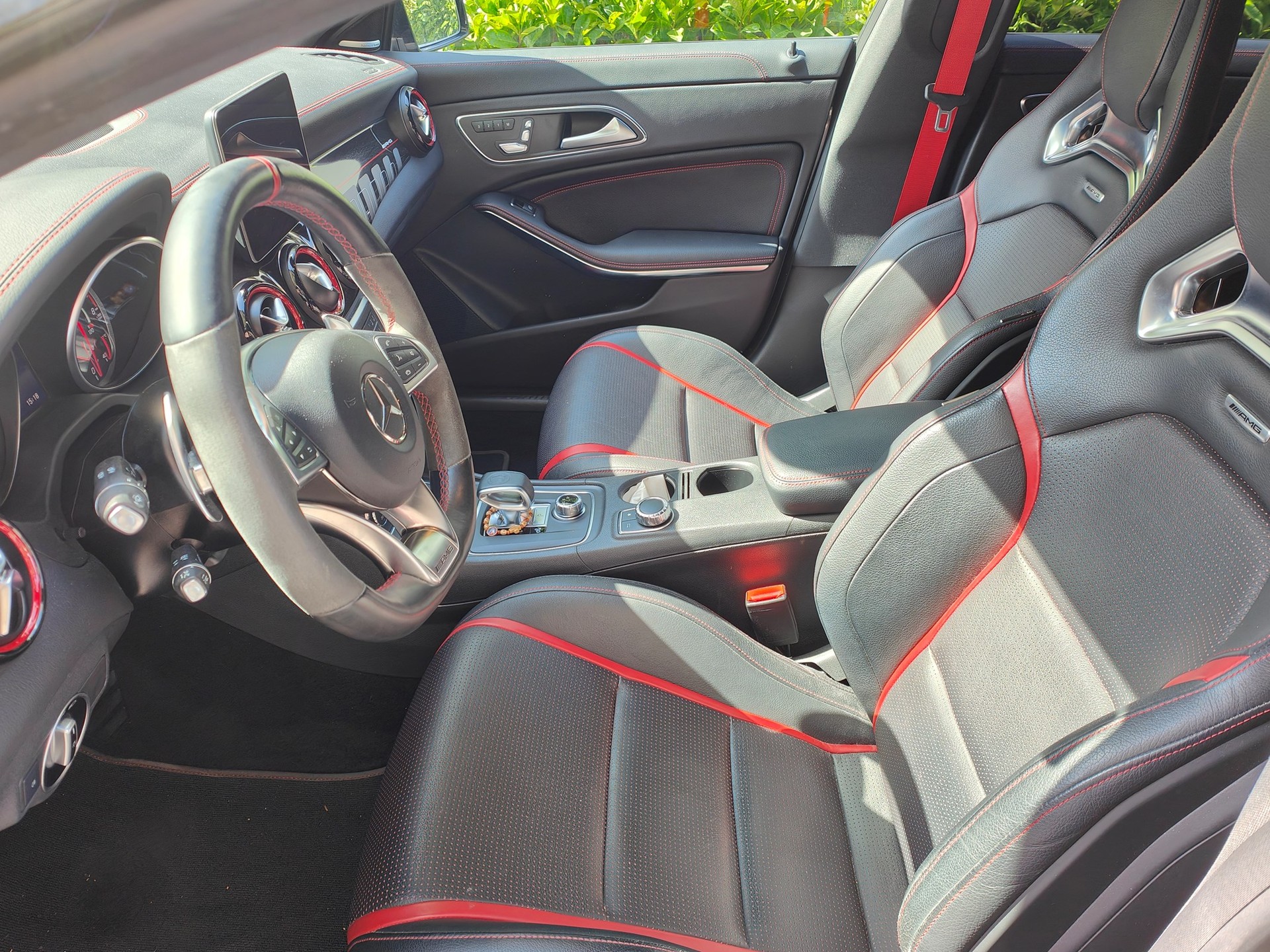 MERCEDES-BENZ CLA Shooting Brake 45 AMG 4Matic Speedshift-image-5