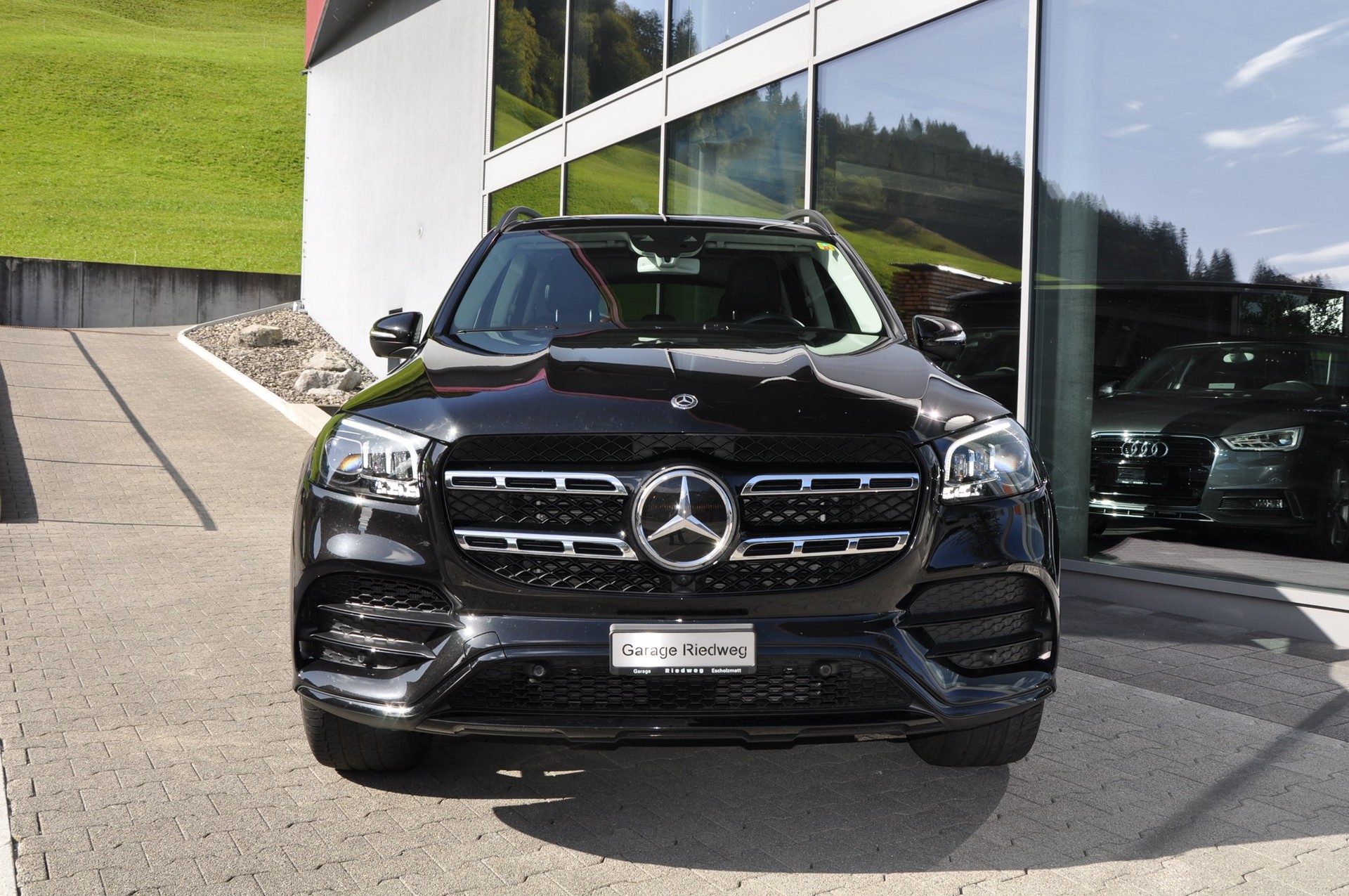 MERCEDES-BENZ GLS 400 d 4Matic AMG Line 9G-Tronic-showroom-element-3