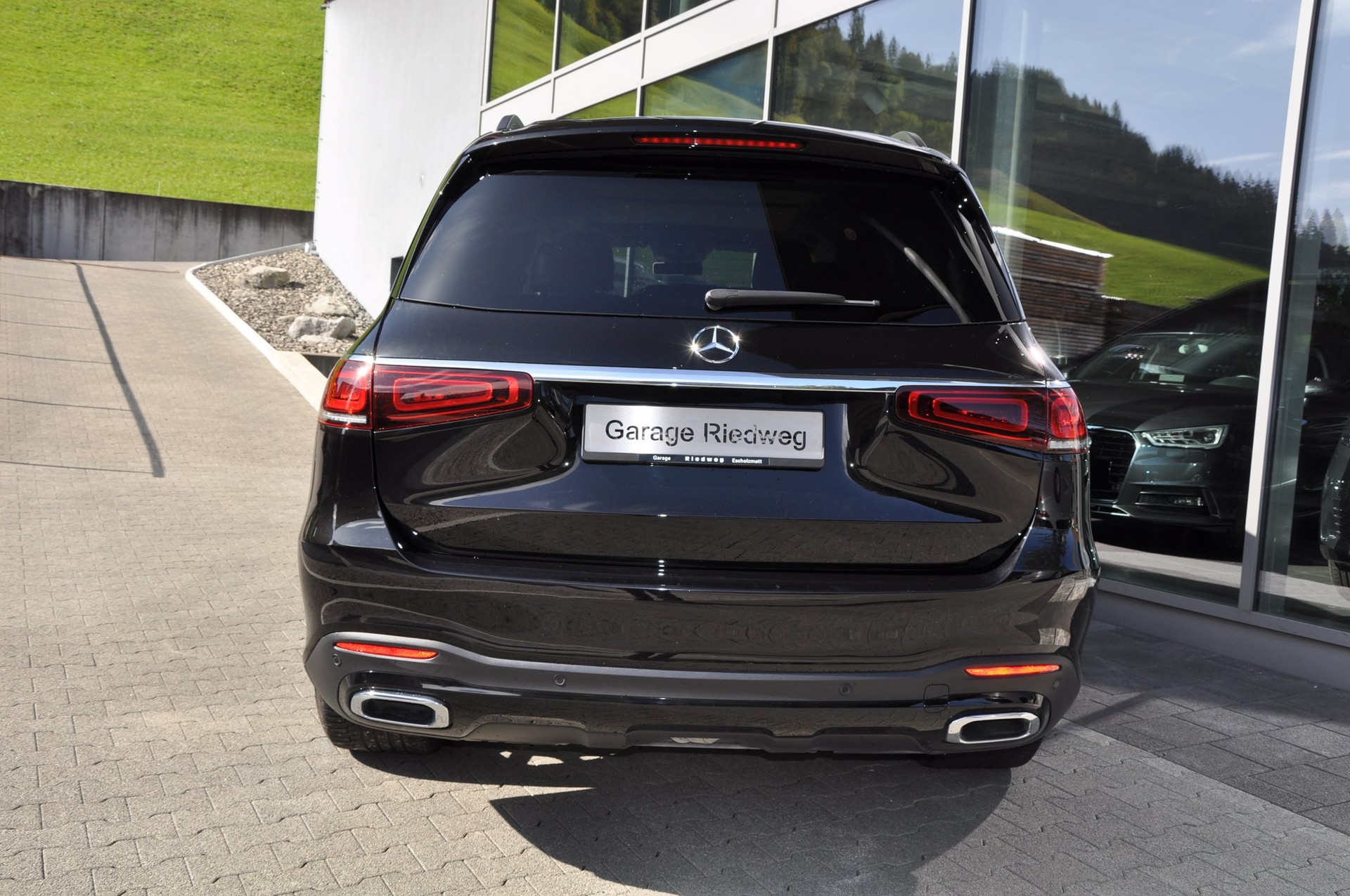 MERCEDES-BENZ GLS 400 d 4Matic AMG Line 9G-Tronic-image-4