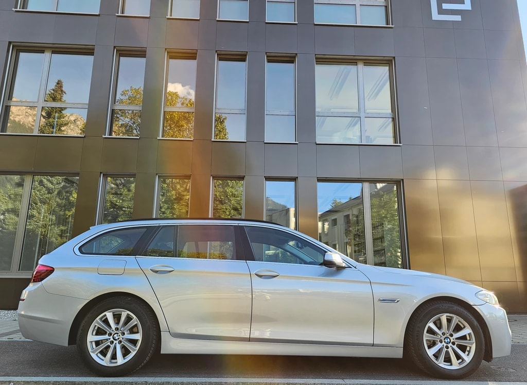 BMW 520d Touring Modern Line M- Paket Ext.-image-6