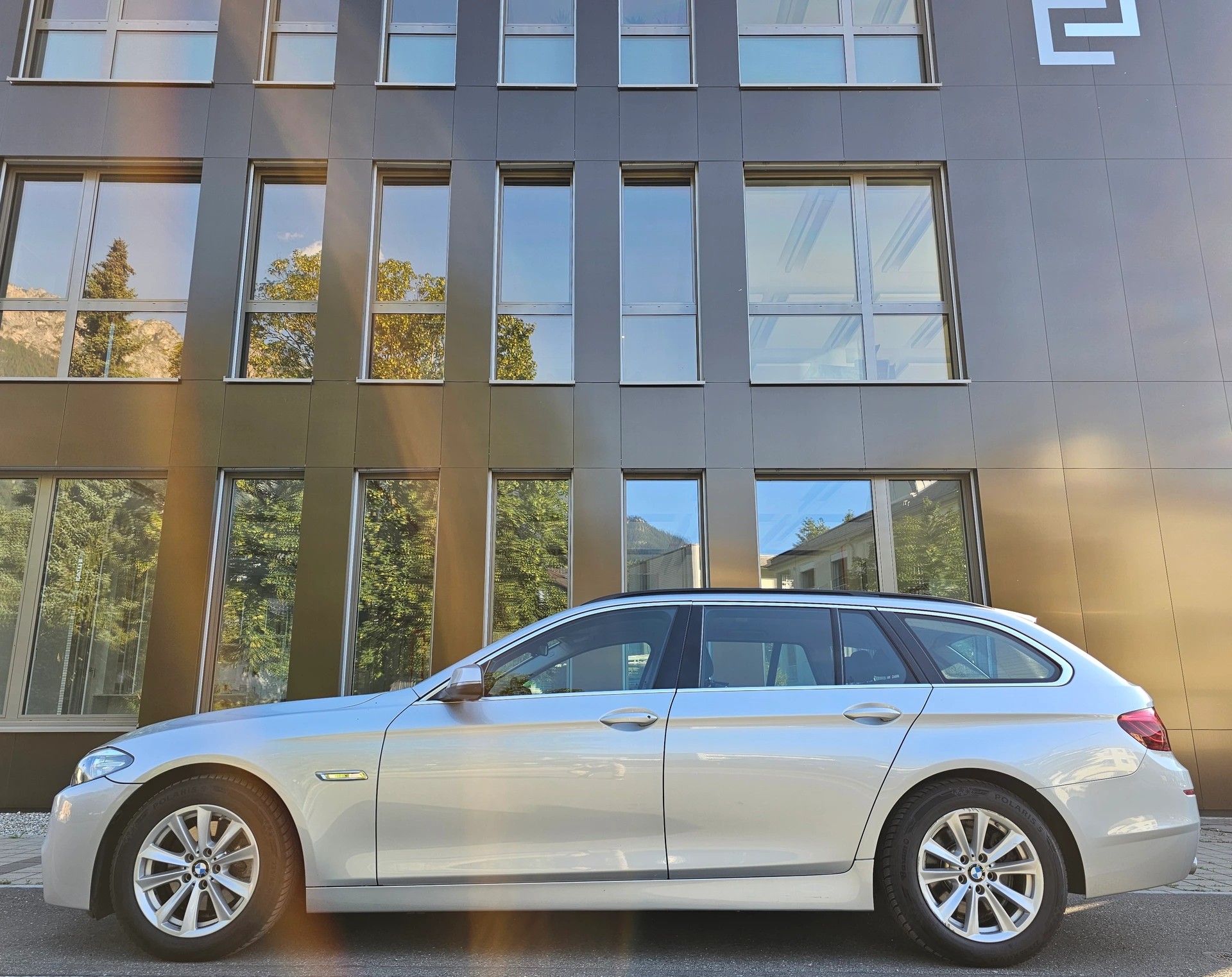 BMW 520d Touring Modern Line M- Paket Ext.-image-2