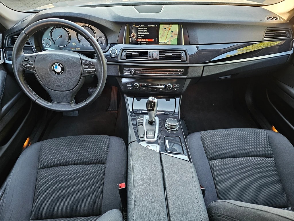 BMW 520d Touring Modern Line M- Paket Ext.-image-12