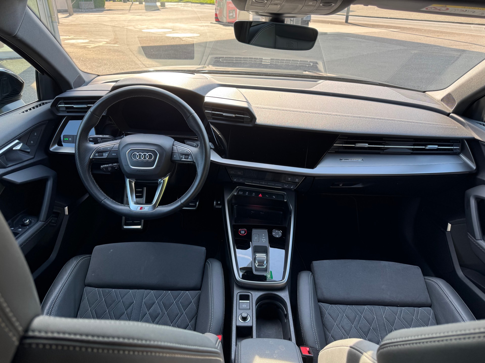 AUDI S3 Sportback 2.0 TFSI quattro S-tronic-image-10