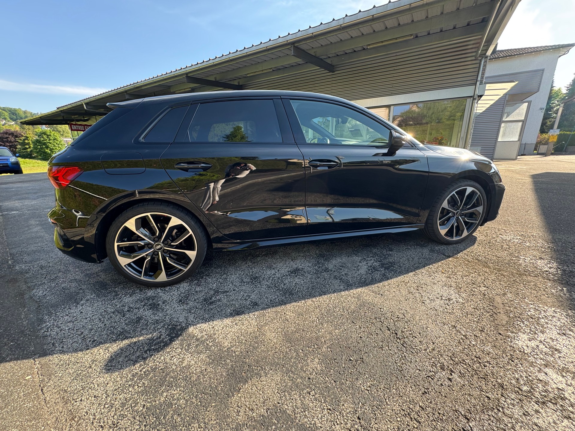 AUDI S3 Sportback 2.0 TFSI quattro S-tronic-image-2