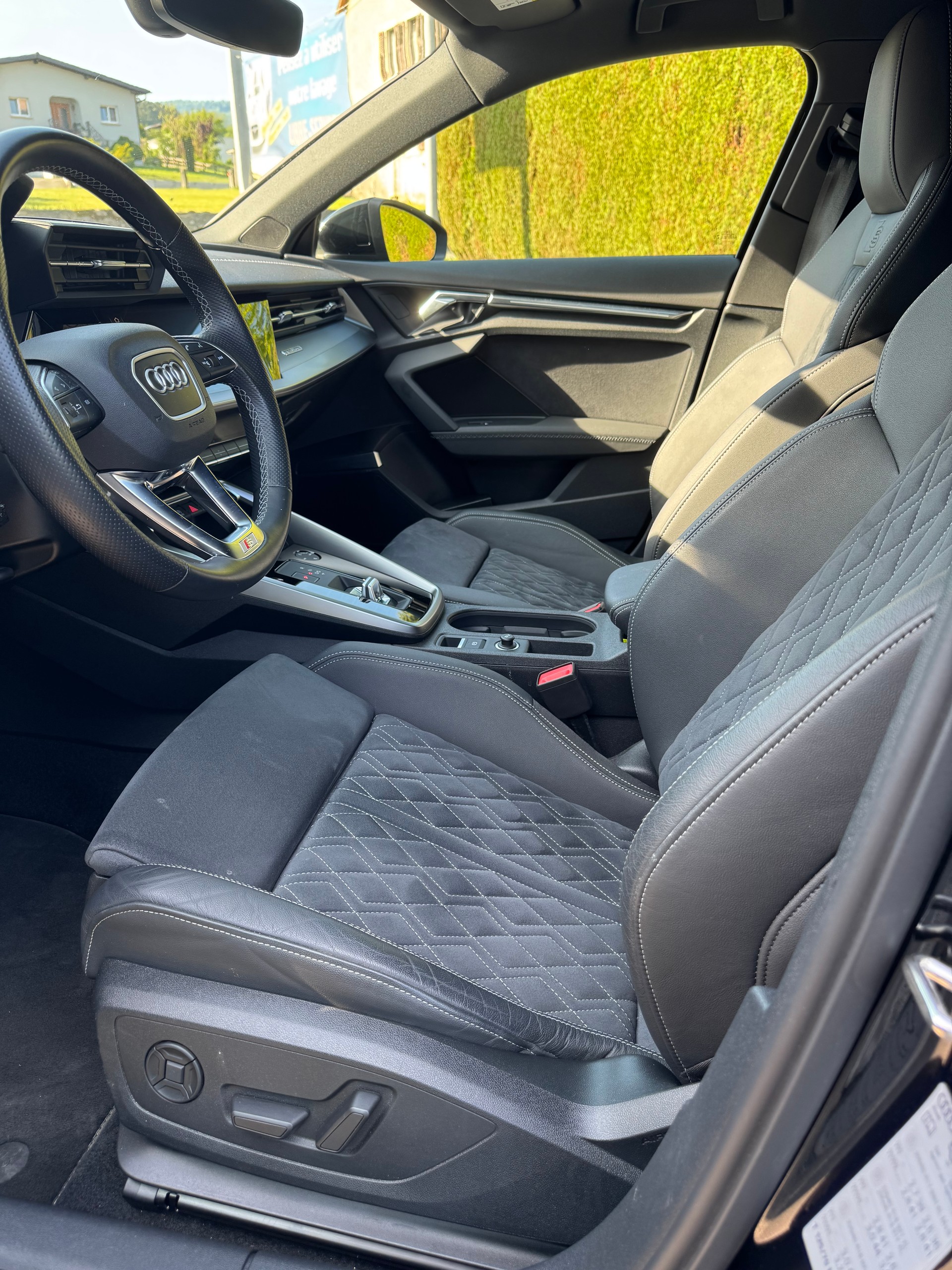 AUDI S3 Sportback 2.0 TFSI quattro S-tronic-image-8