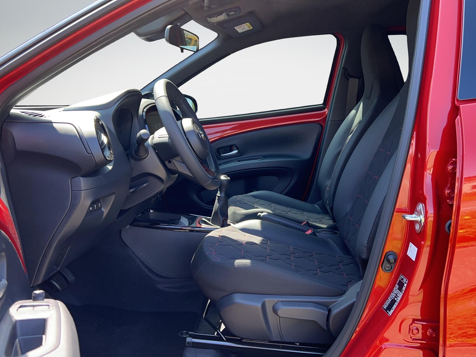 TOYOTA Aygo X 1.0 VVT-i Style-image-8