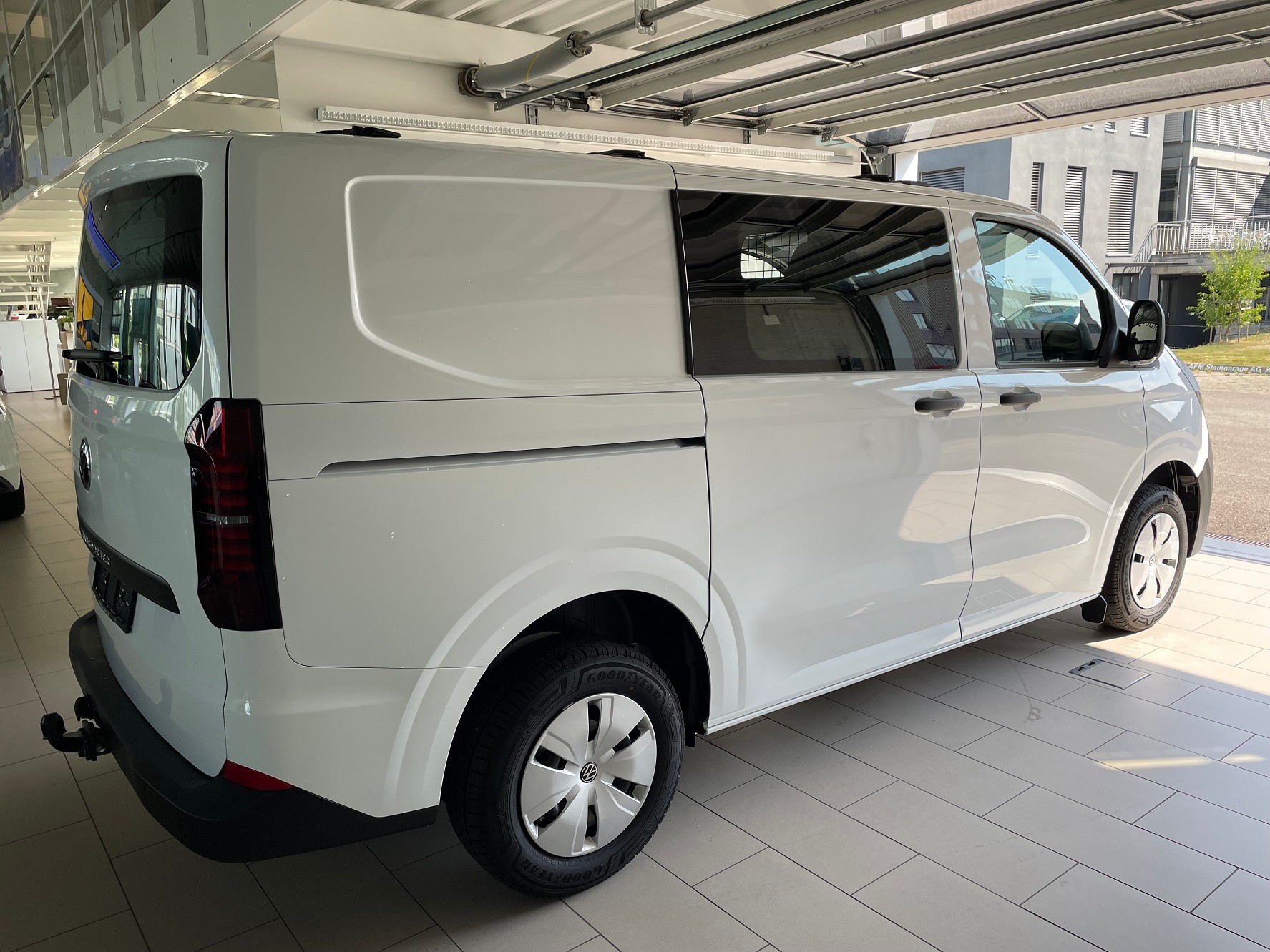 VW Transporter 2.0 TDI-showroom-element-1