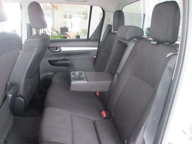 TOYOTA Hilux 2.8D-4D Style Double Cab 4x4 A-image-8