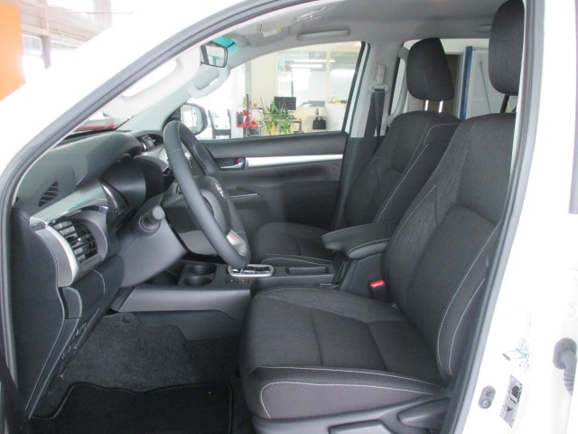 TOYOTA Hilux 2.8D-4D Style Double Cab 4x4 A-image-2