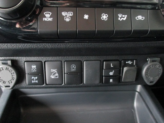TOYOTA Hilux 2.8D-4D Style Double Cab 4x4 A-image-6