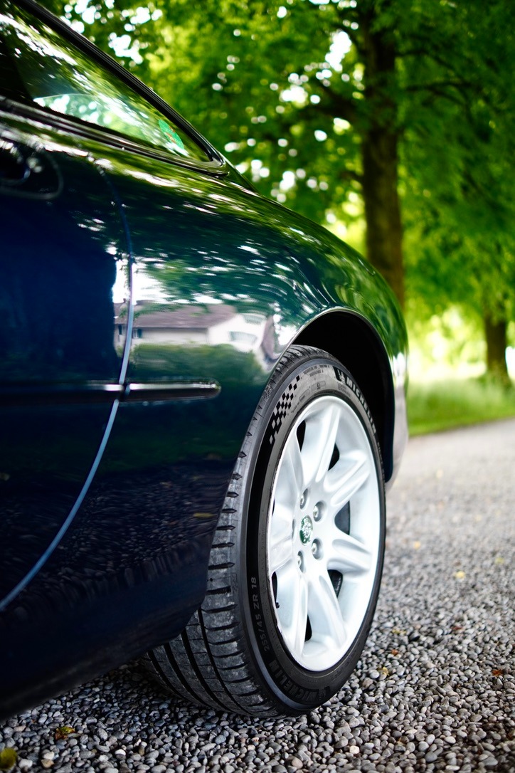 JAGUAR XK8-image-4